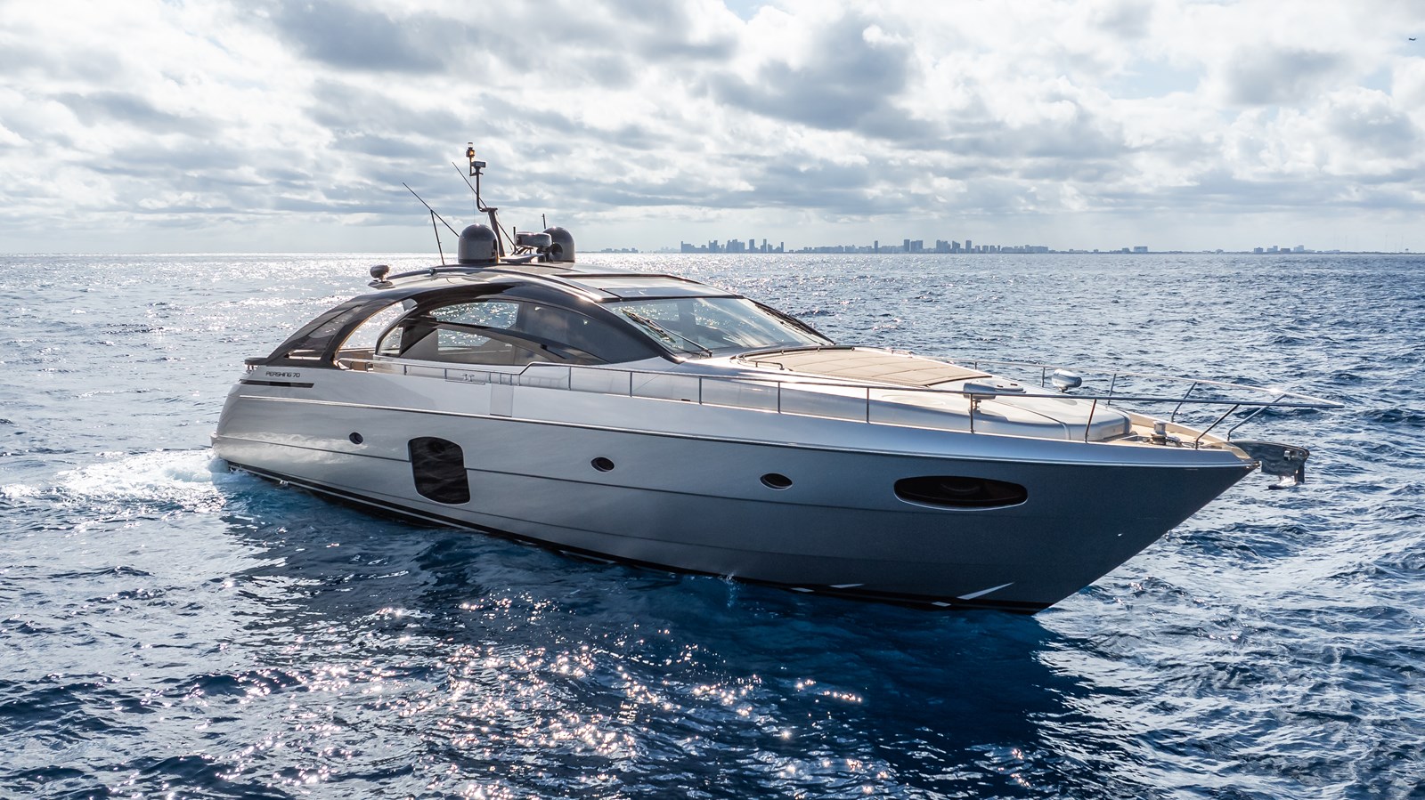 Yacht Photo 4