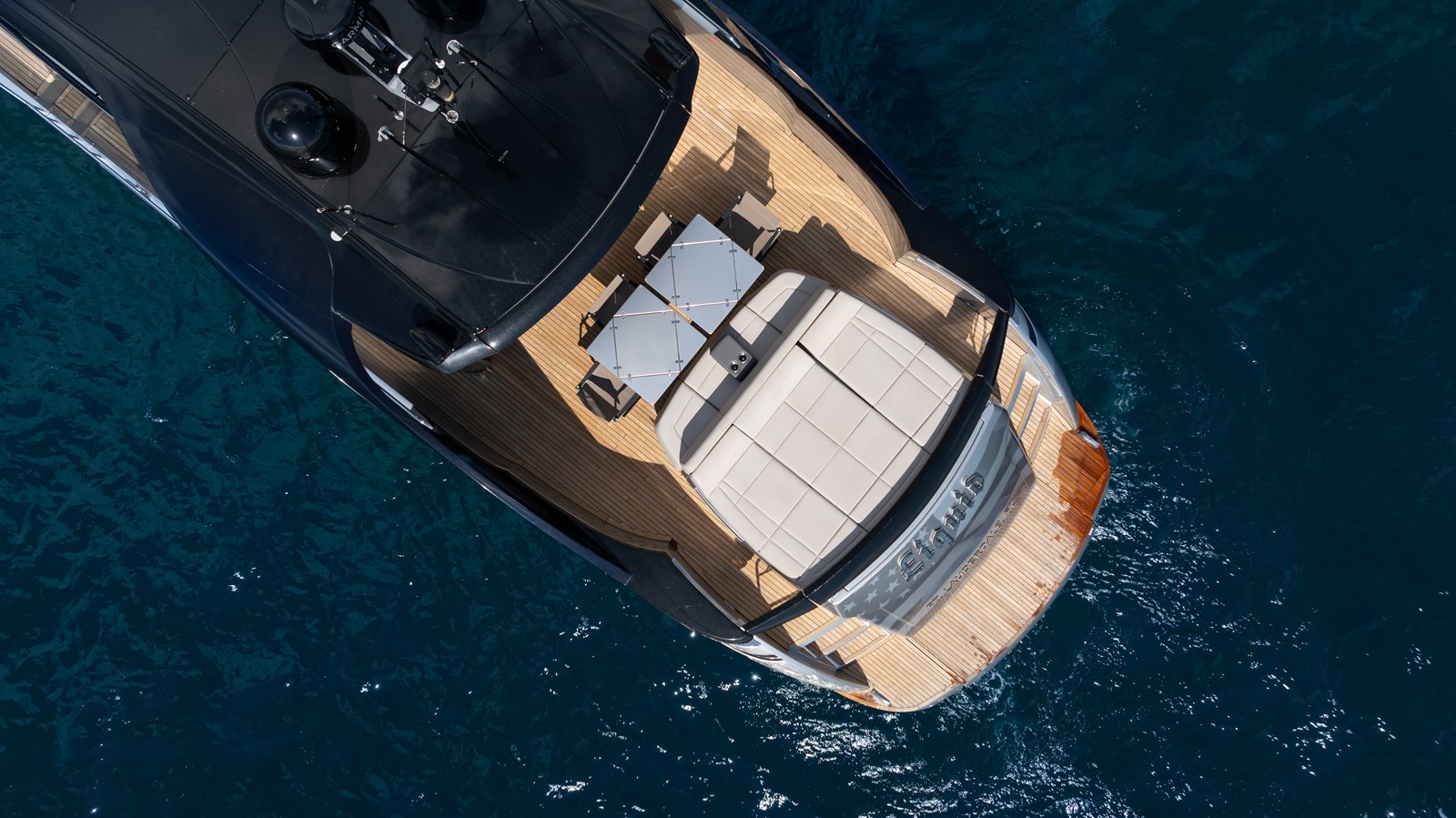 Yacht Photo 7