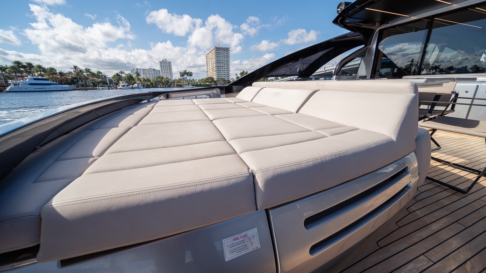 Yacht Photo 10