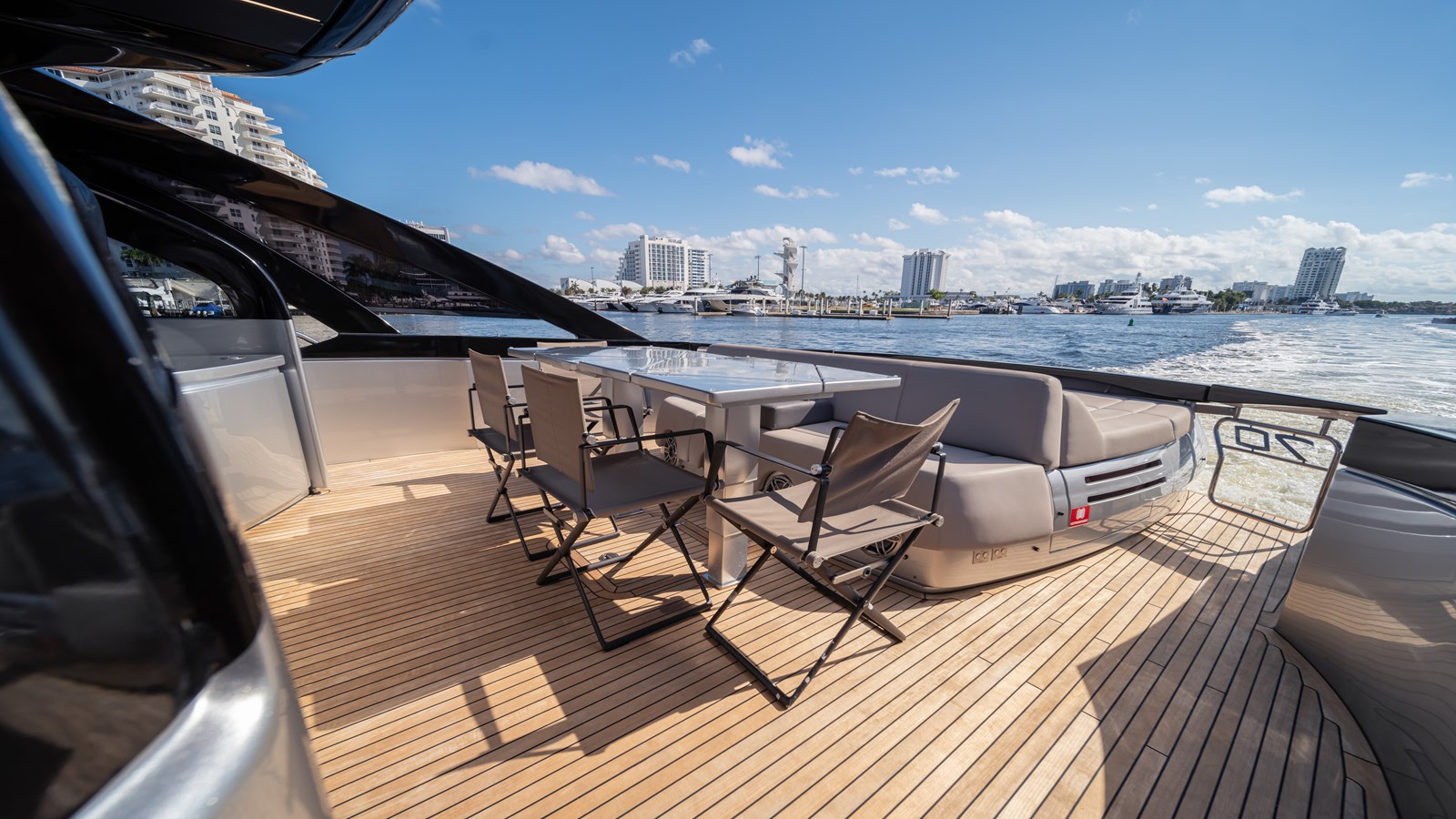 Yacht Photo 12