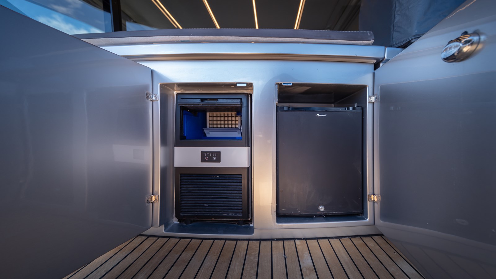 Yacht Photo 13