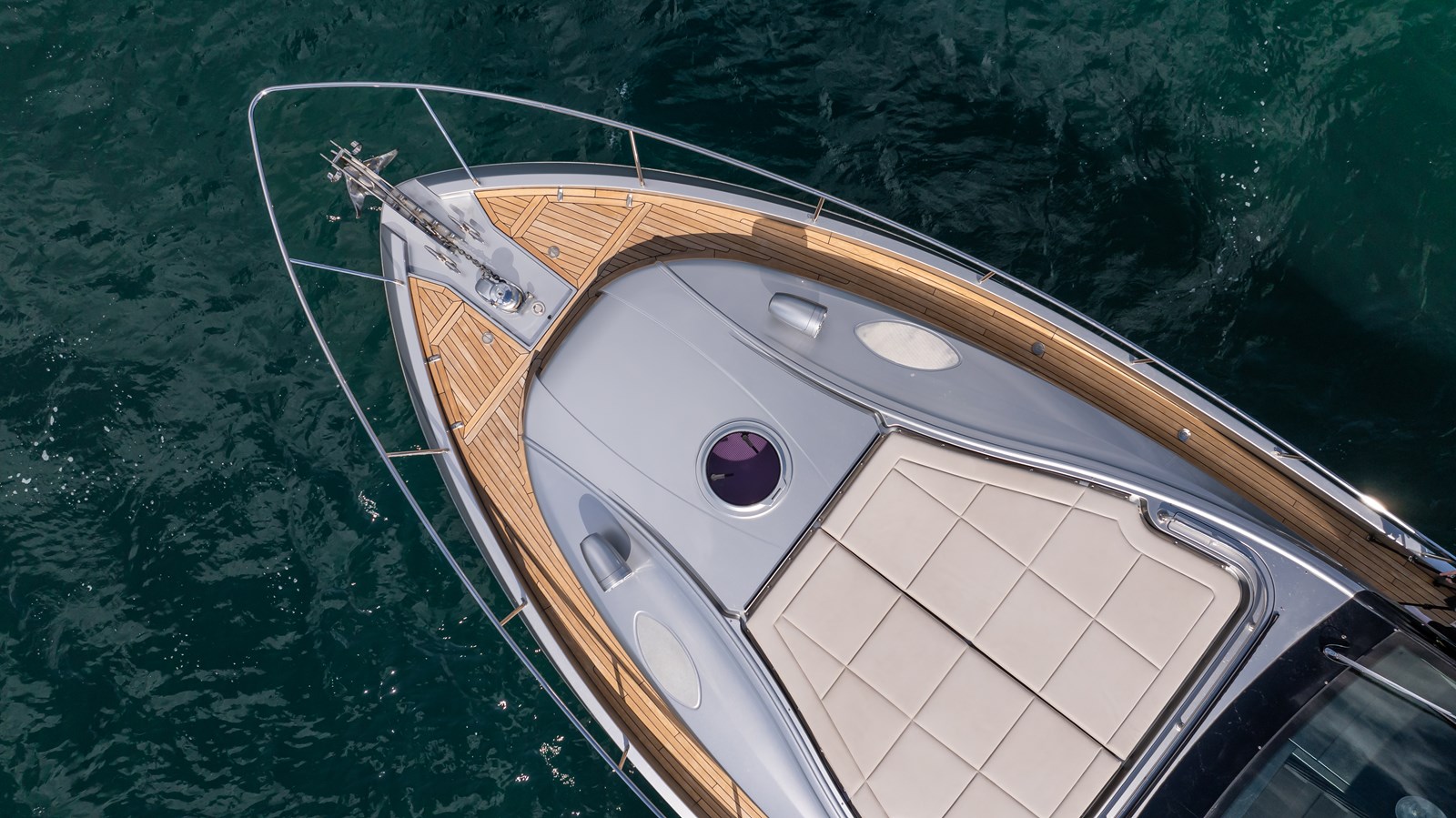 Yacht Photo 16