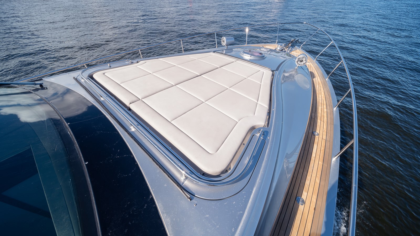Yacht Photo 17
