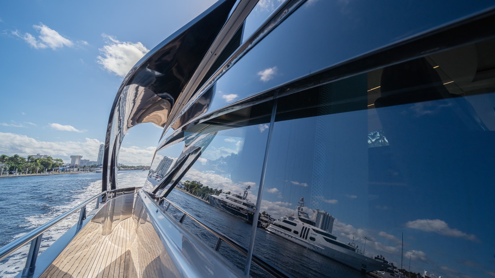 Yacht Photo 20