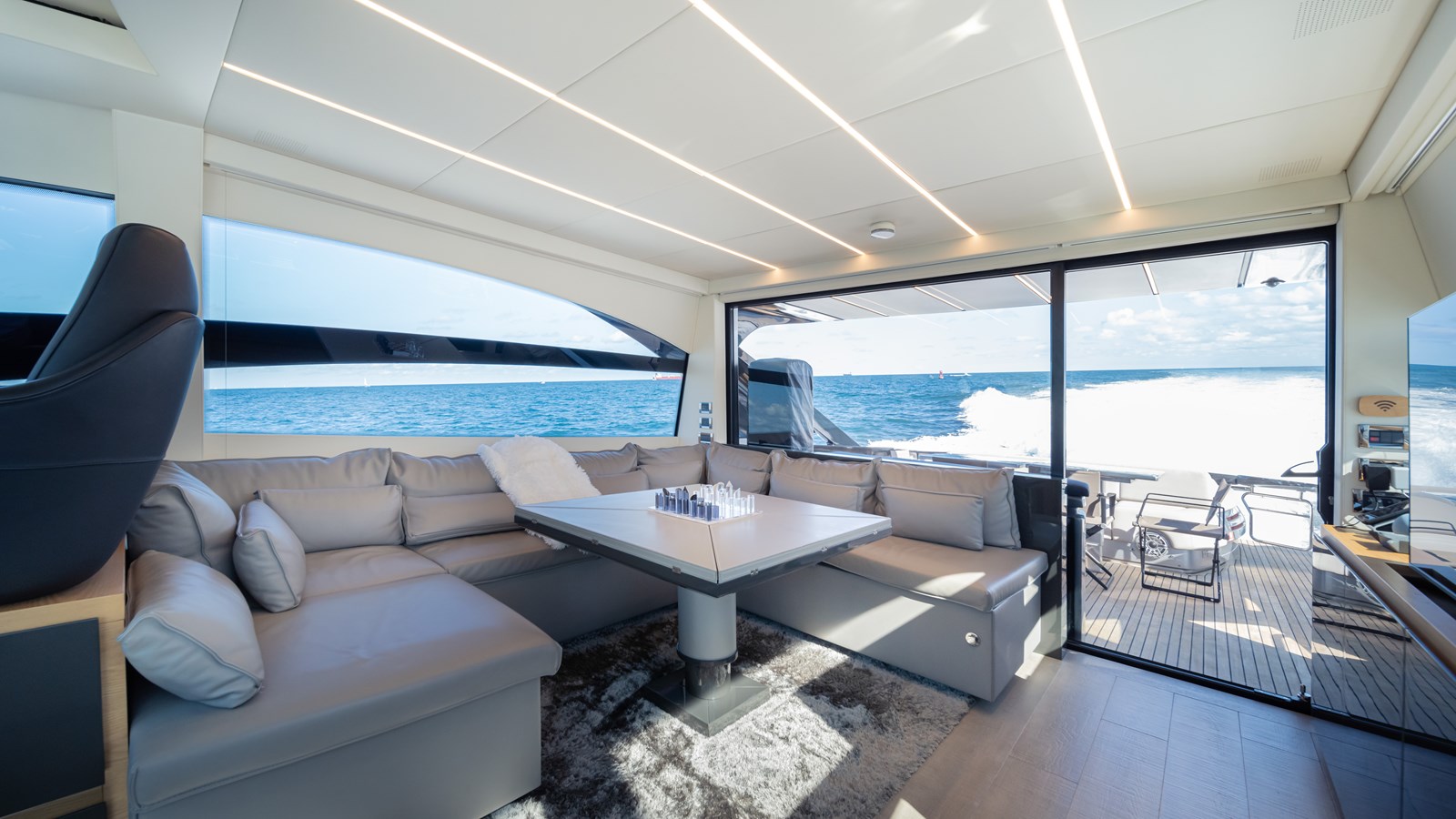 Yacht Photo 21