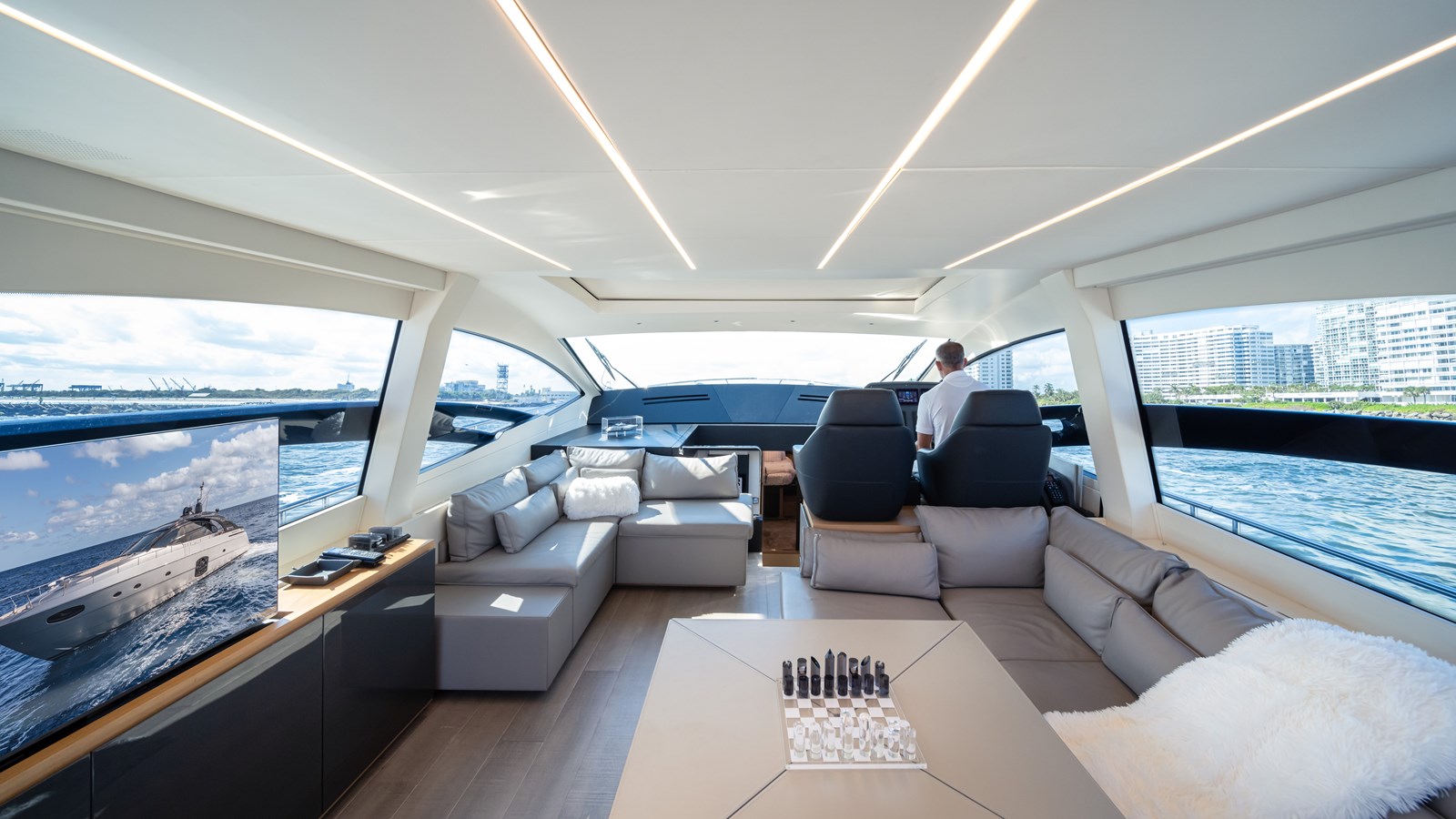 Yacht Photo 22
