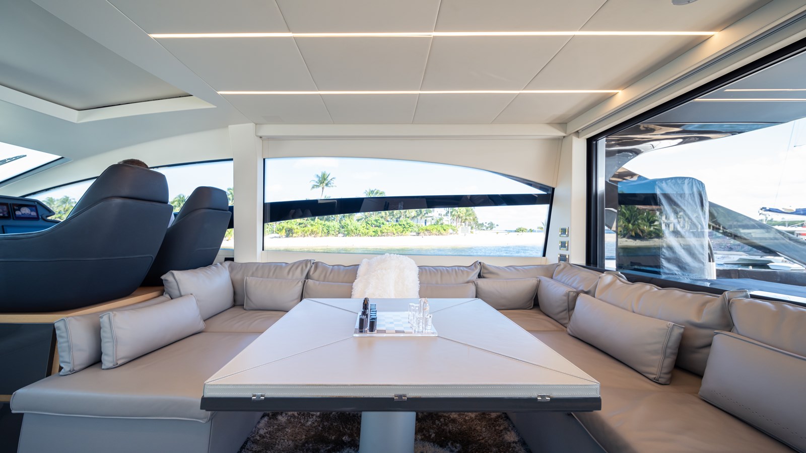 Yacht Photo 23