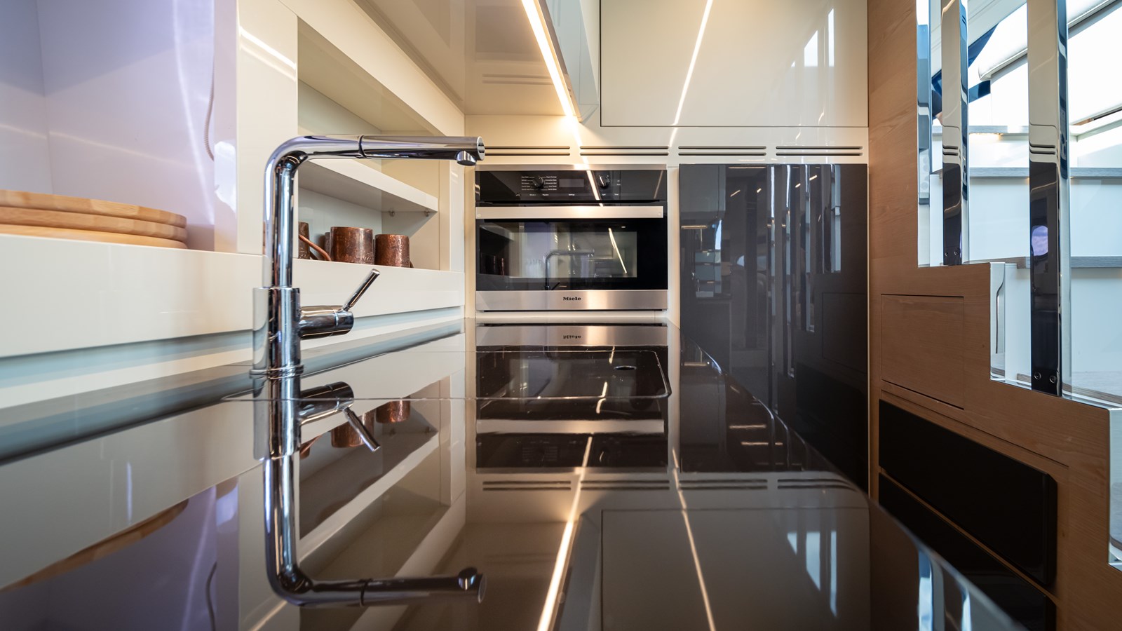 Yacht Photo 29