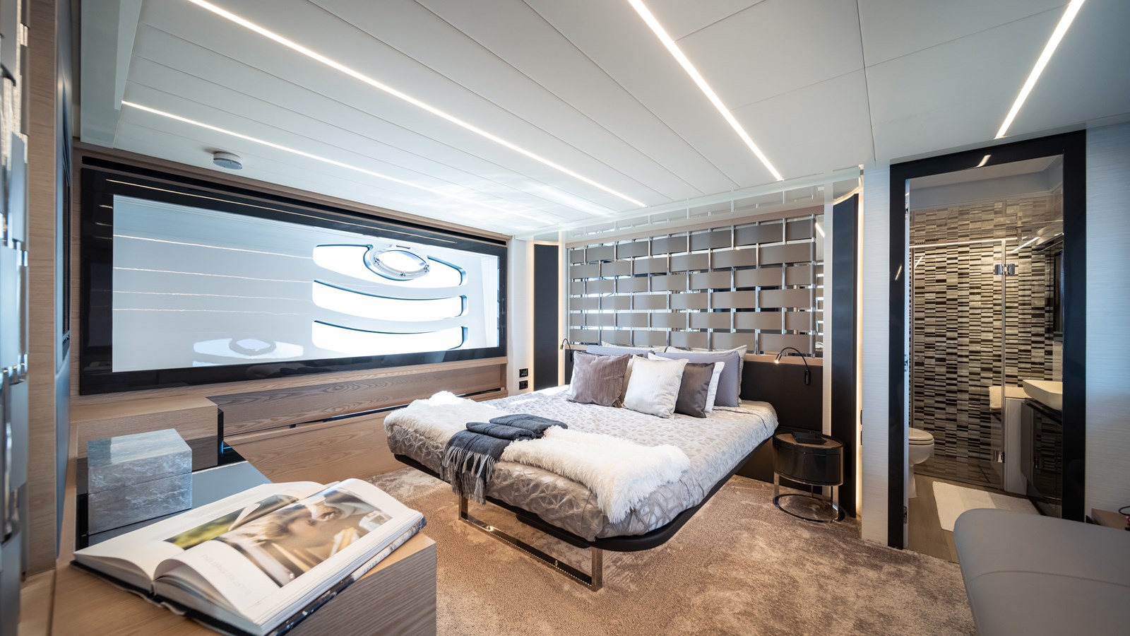 Yacht Photo 33