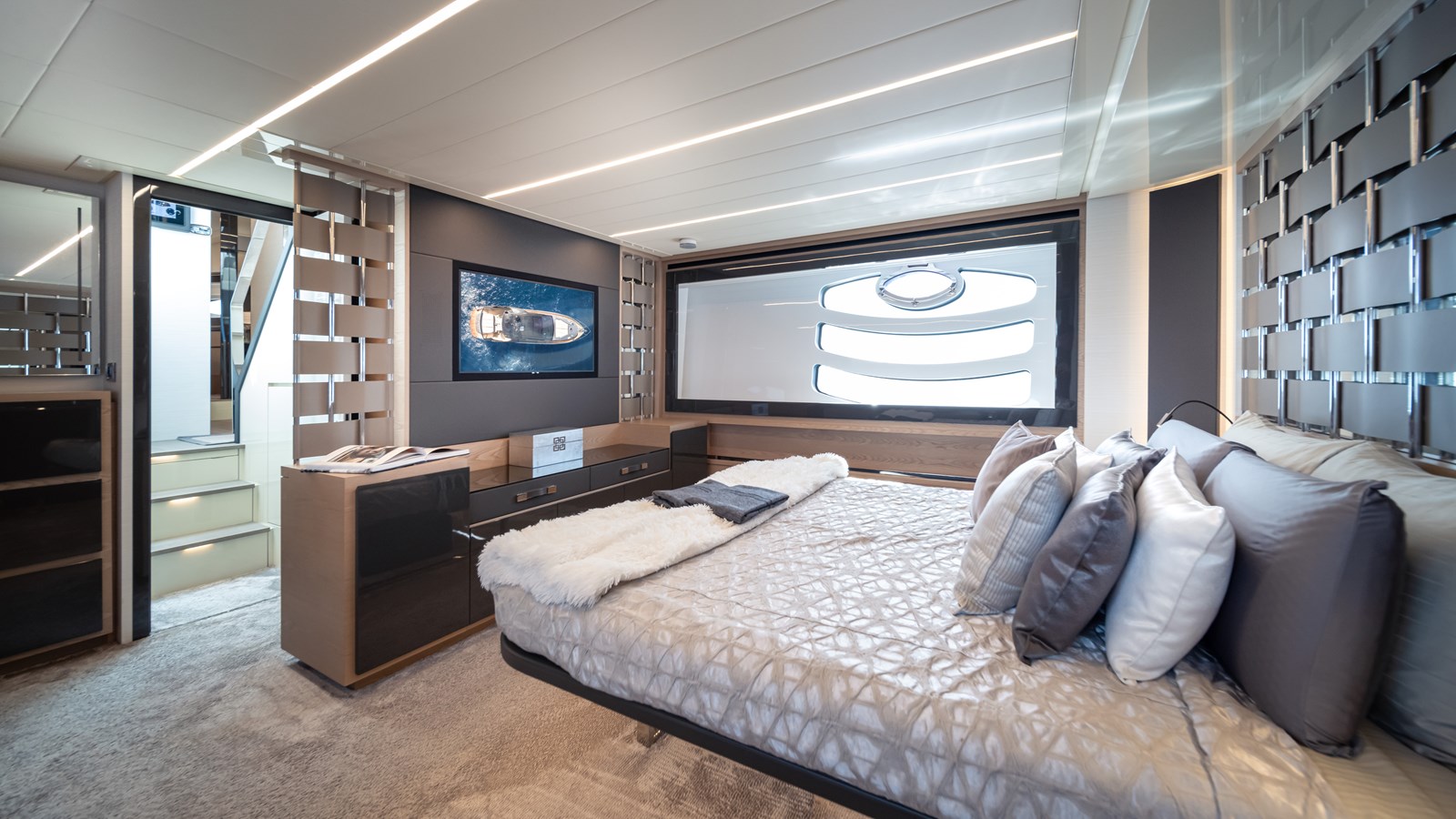 Yacht Photo 36