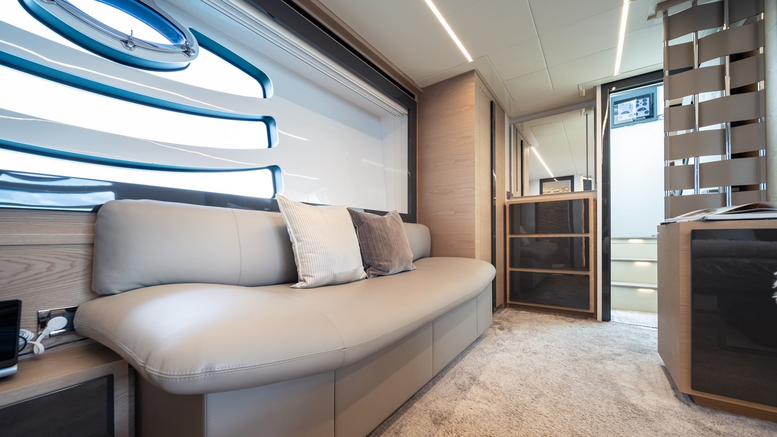Yacht Photo 37
