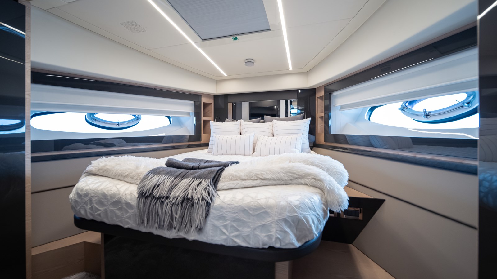 Yacht Photo 40