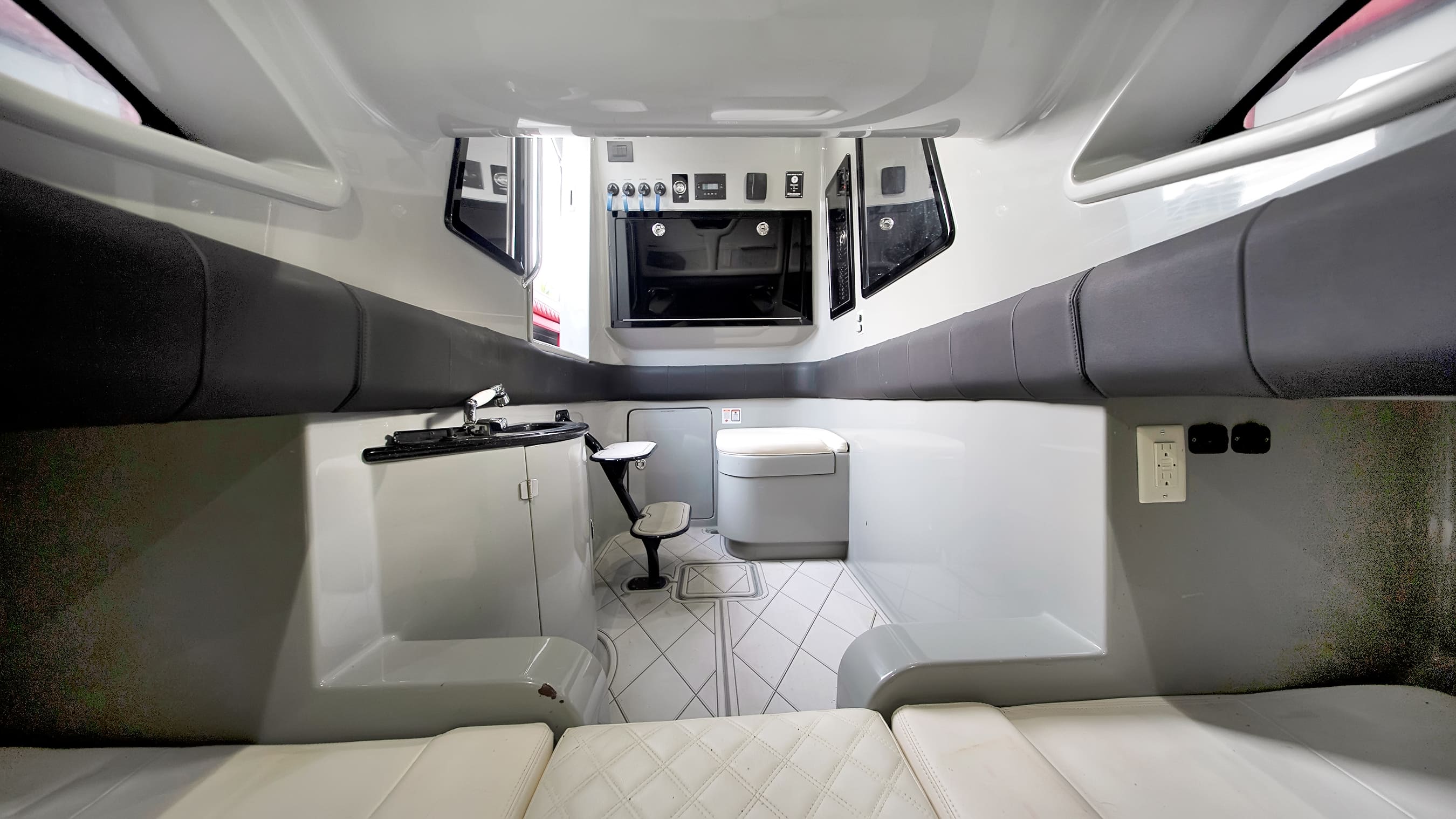 Yacht Photo 3