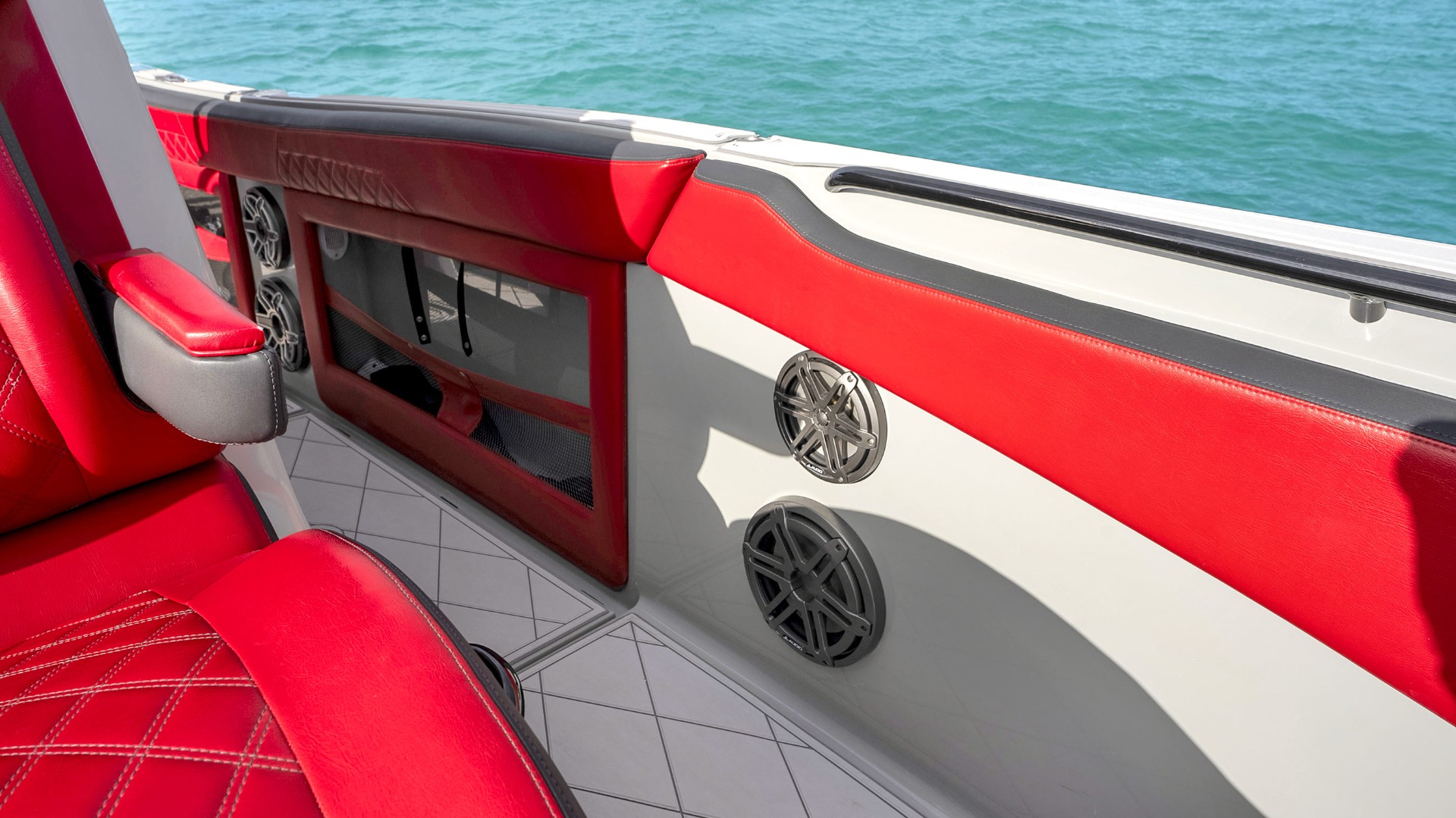 Yacht Photo 13