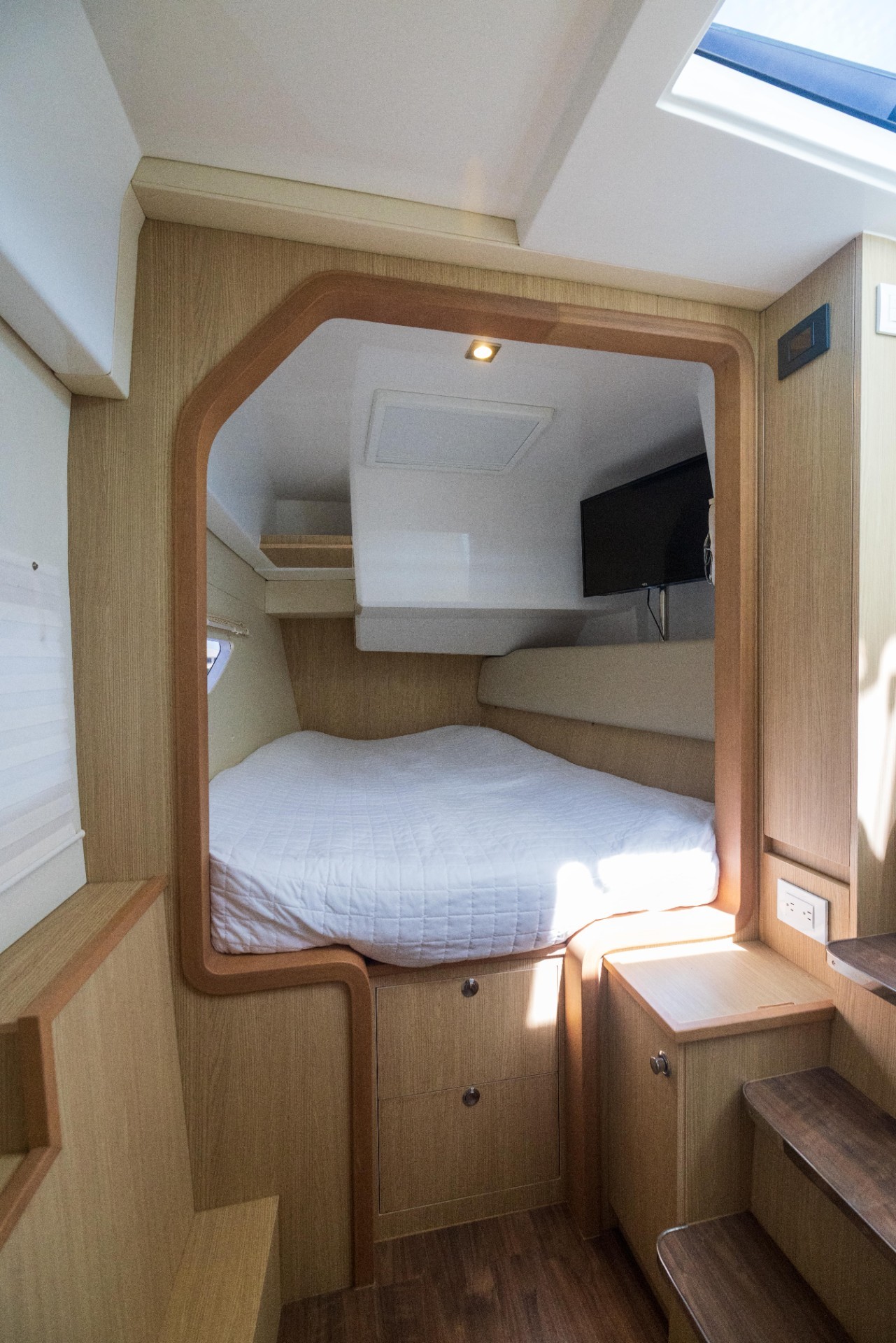 Yacht Photo 6