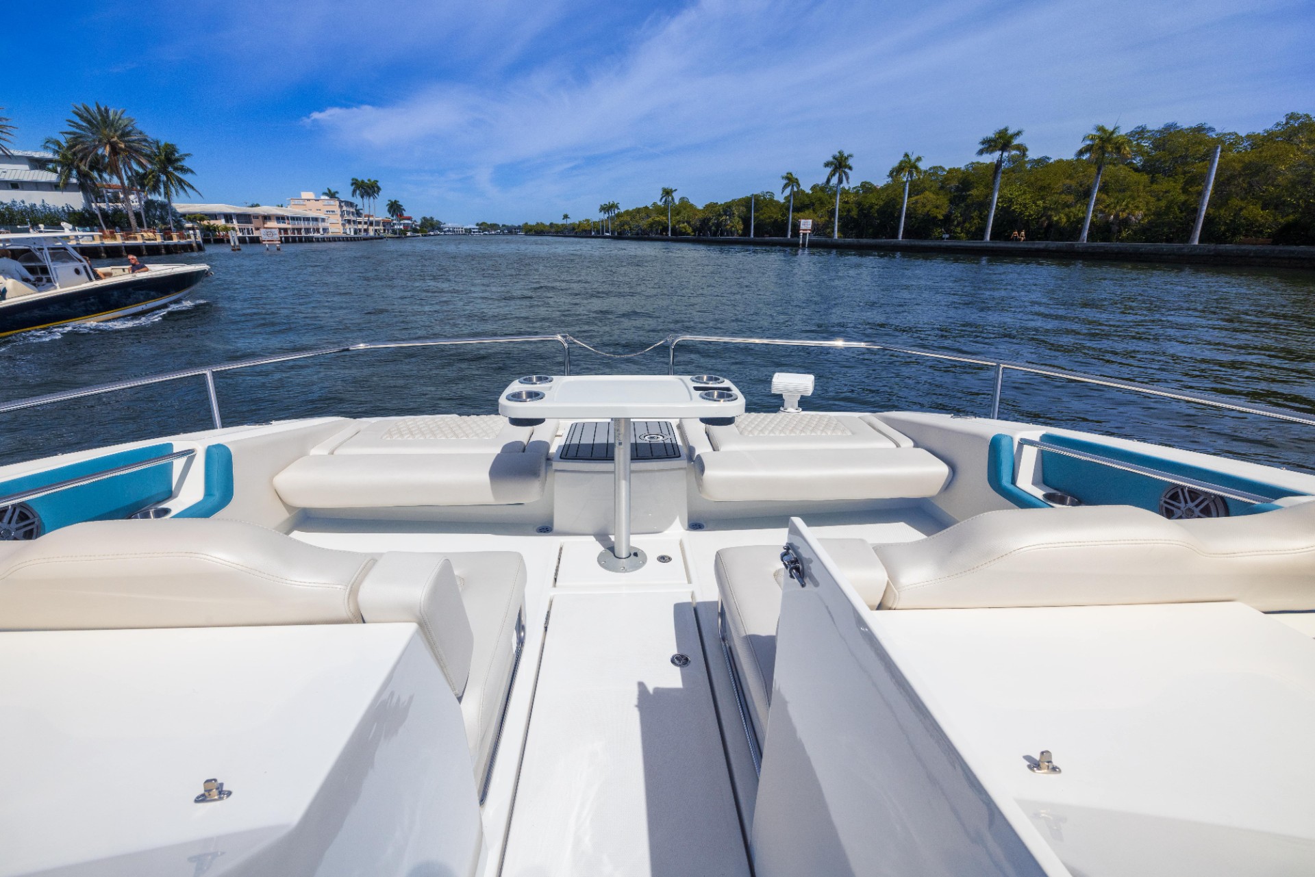 Yacht Photo 9