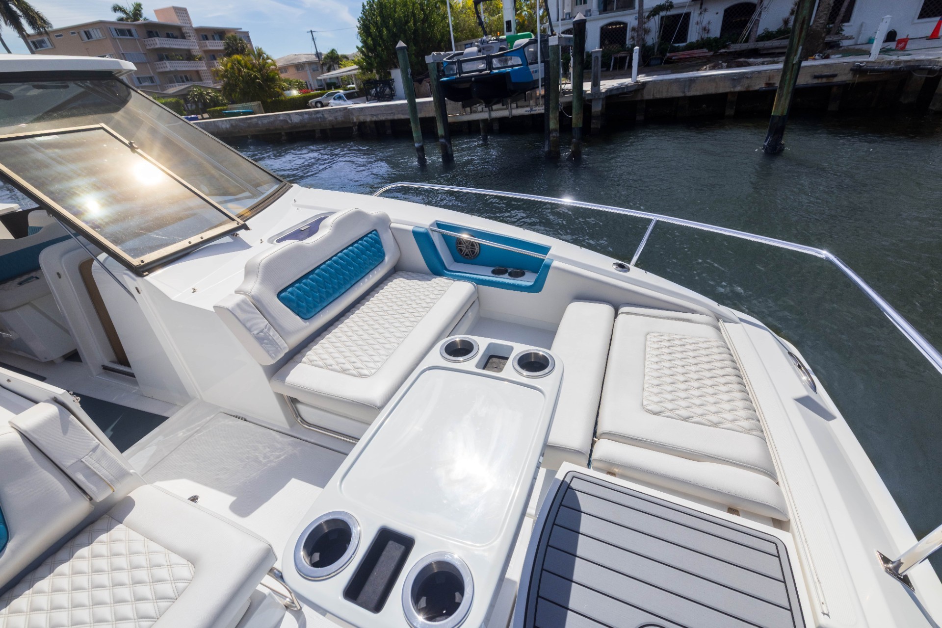 Yacht Photo 10