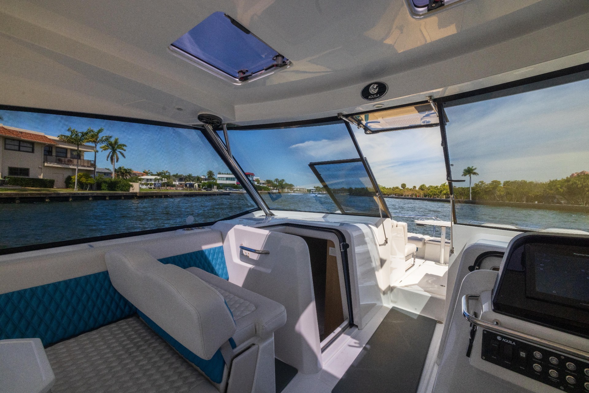 Yacht Photo 12