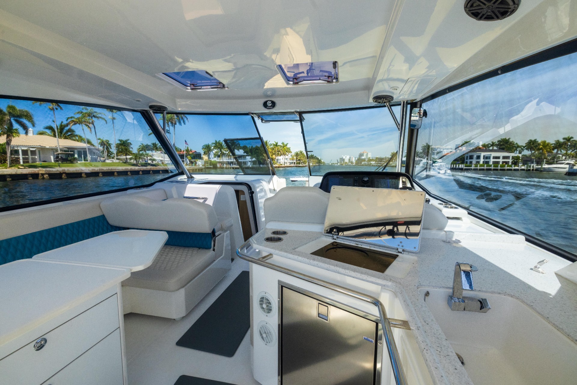 Yacht Photo 16