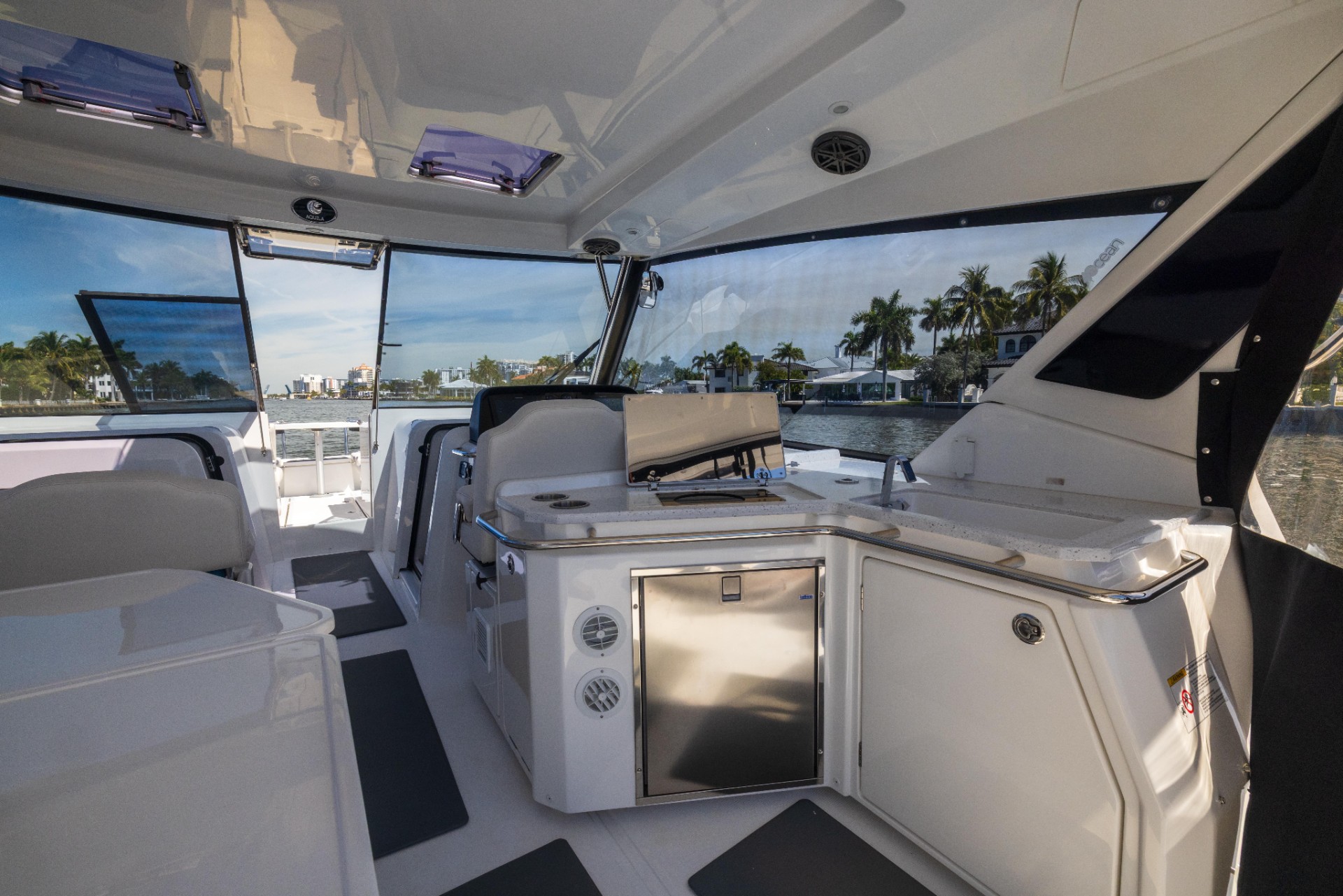 Yacht Photo 17