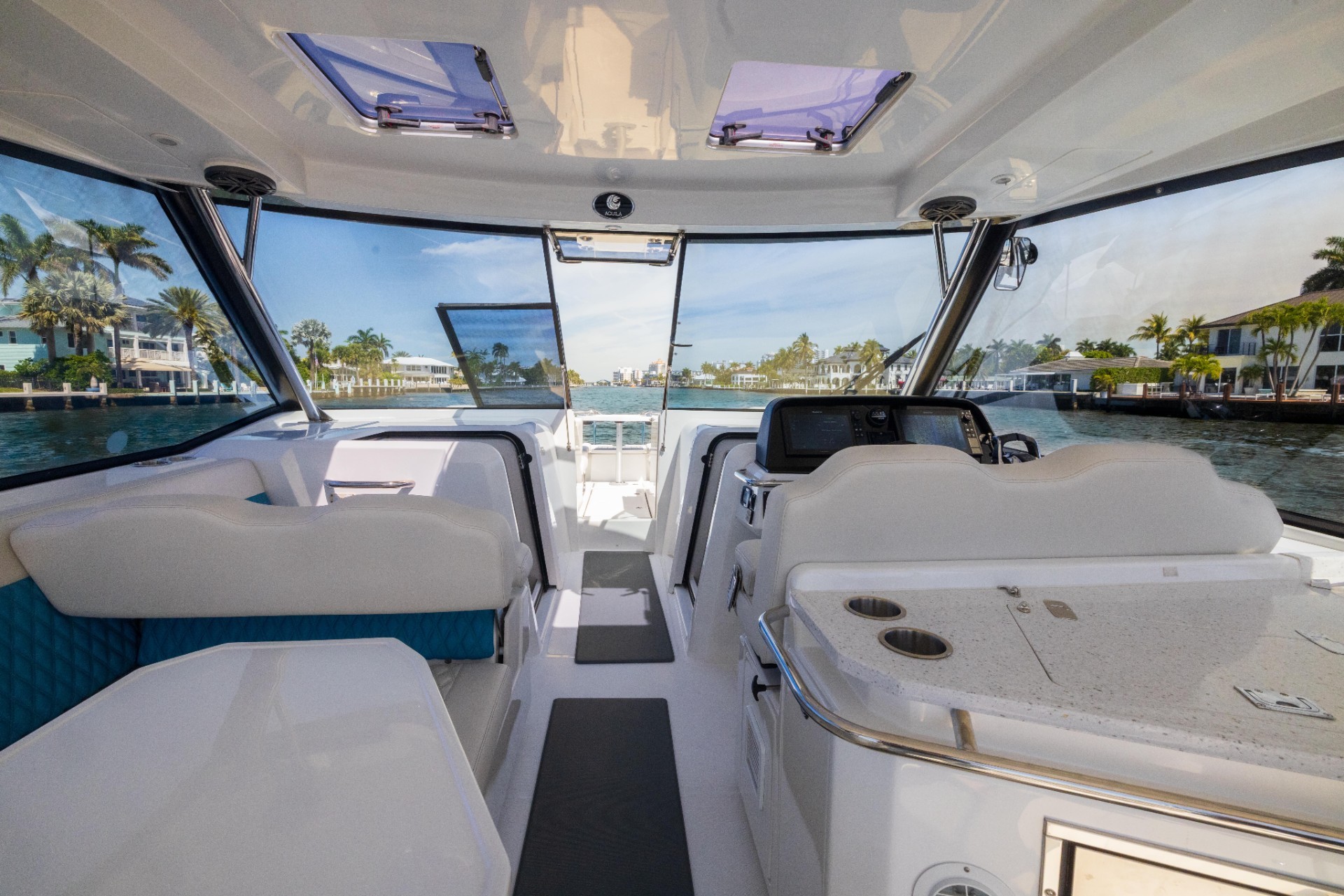 Yacht Photo 18