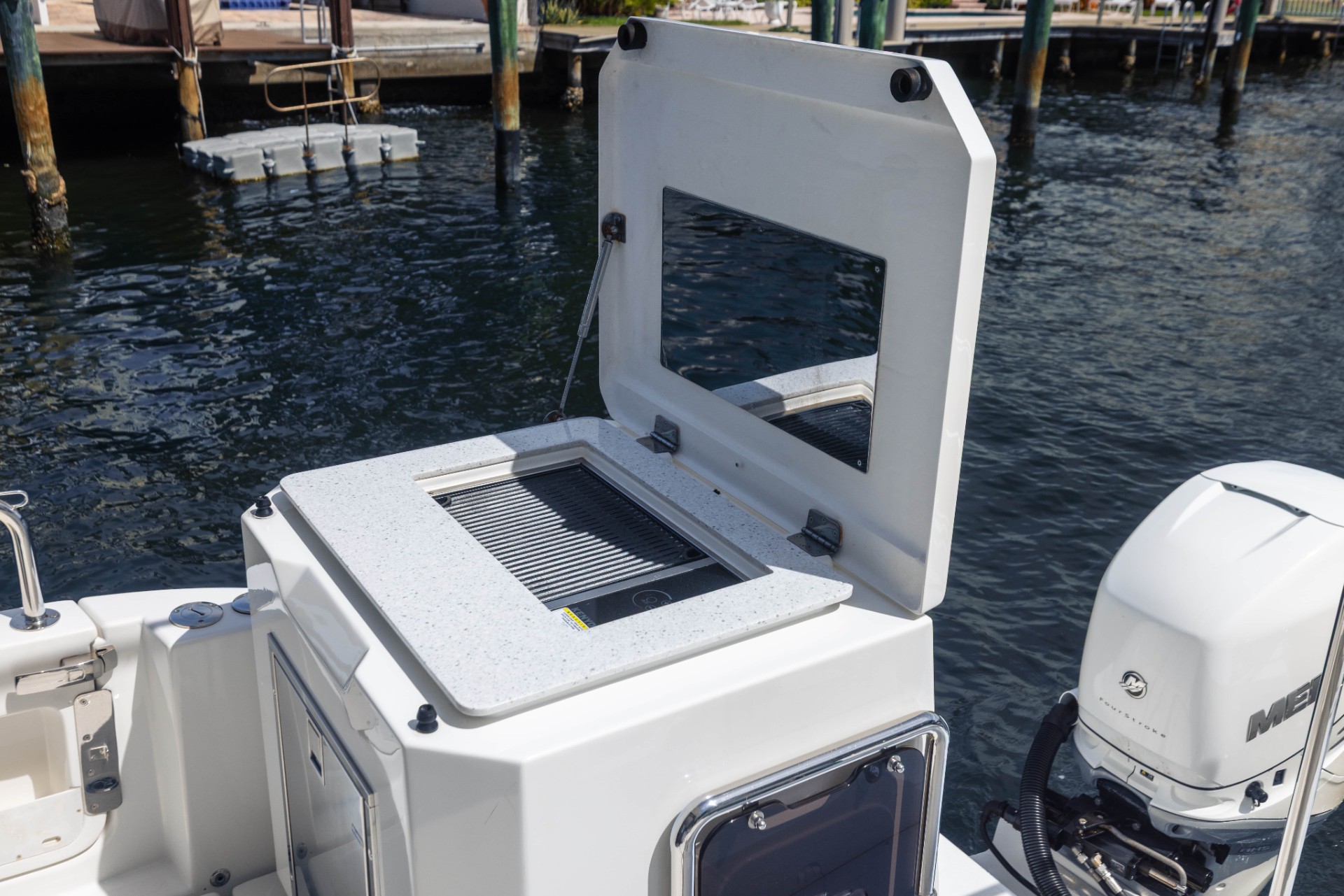 Yacht Photo 20
