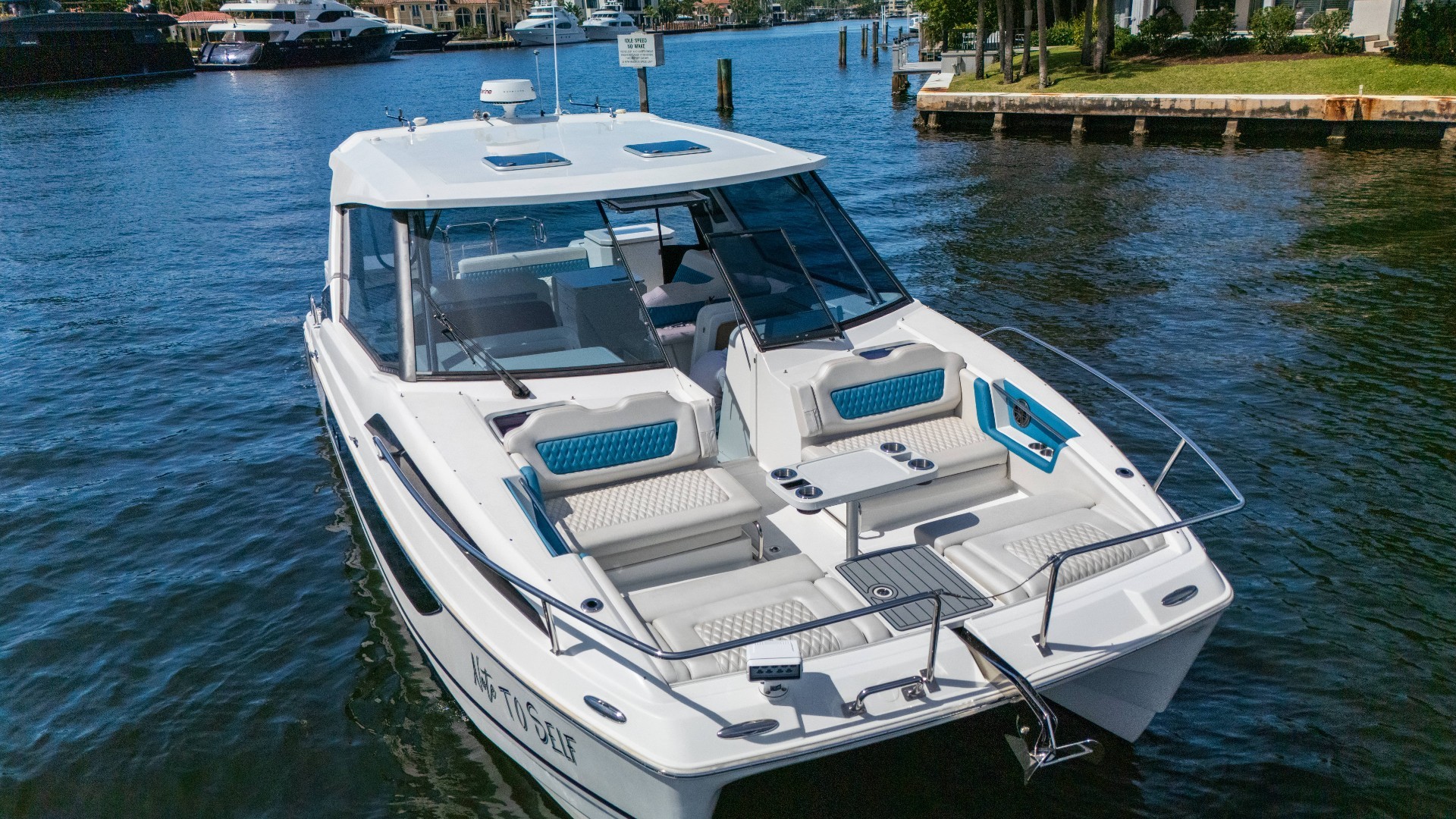 Yacht Photo 26