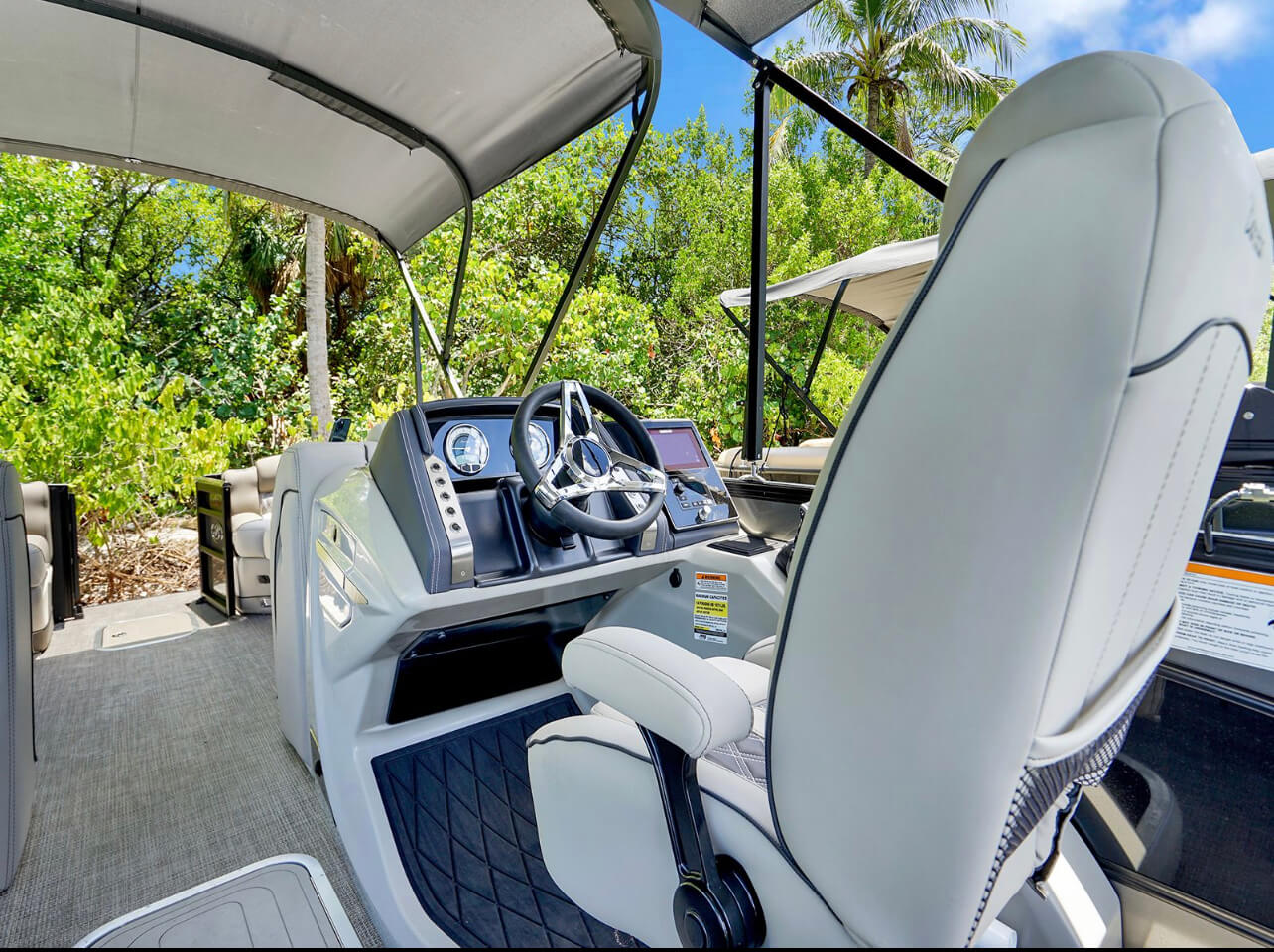 Yacht Photo 6