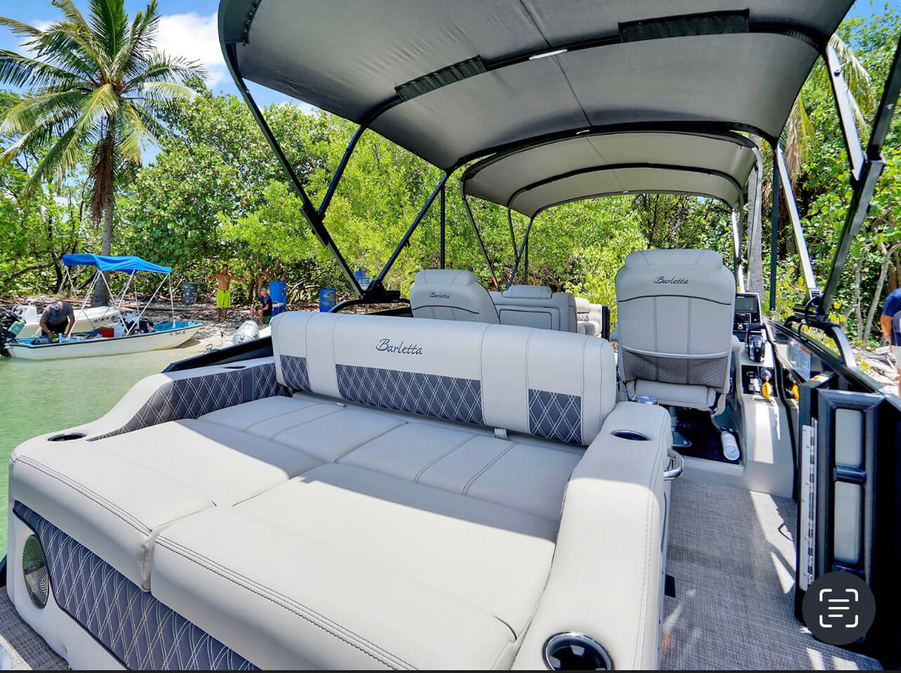 Yacht Photo 8