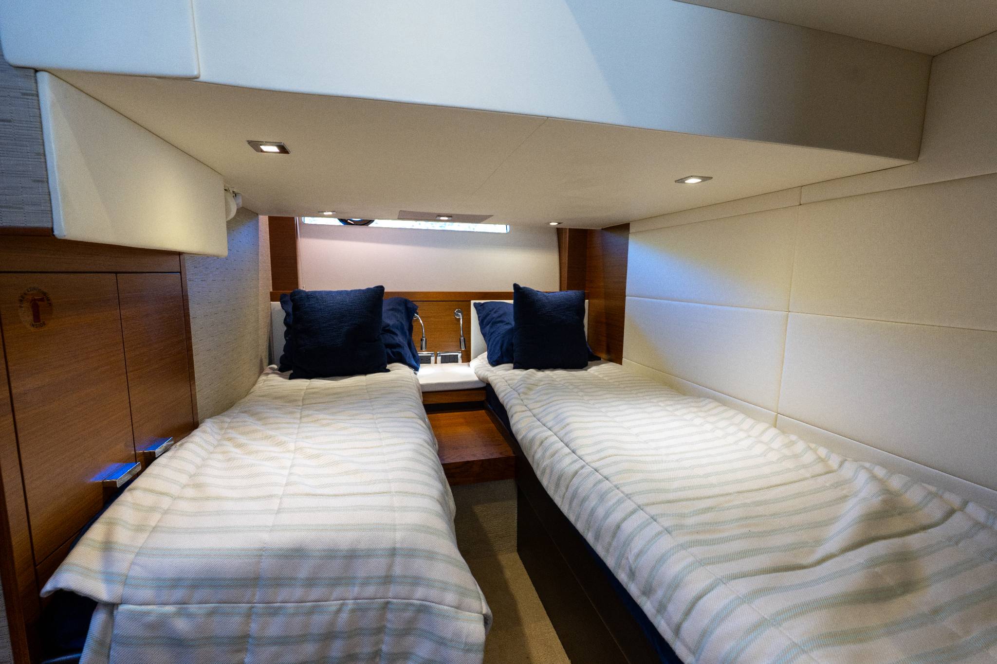 Yacht Photo 8