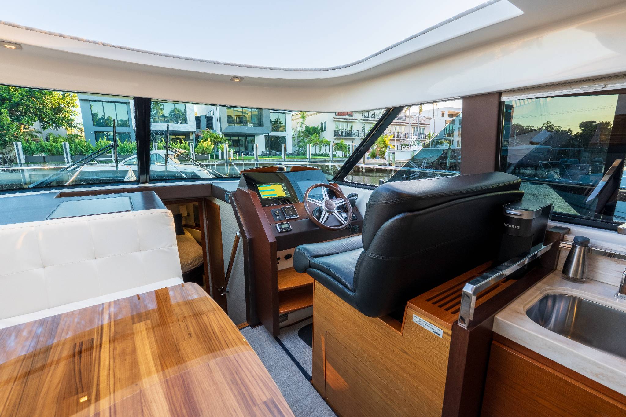 Yacht Photo 11