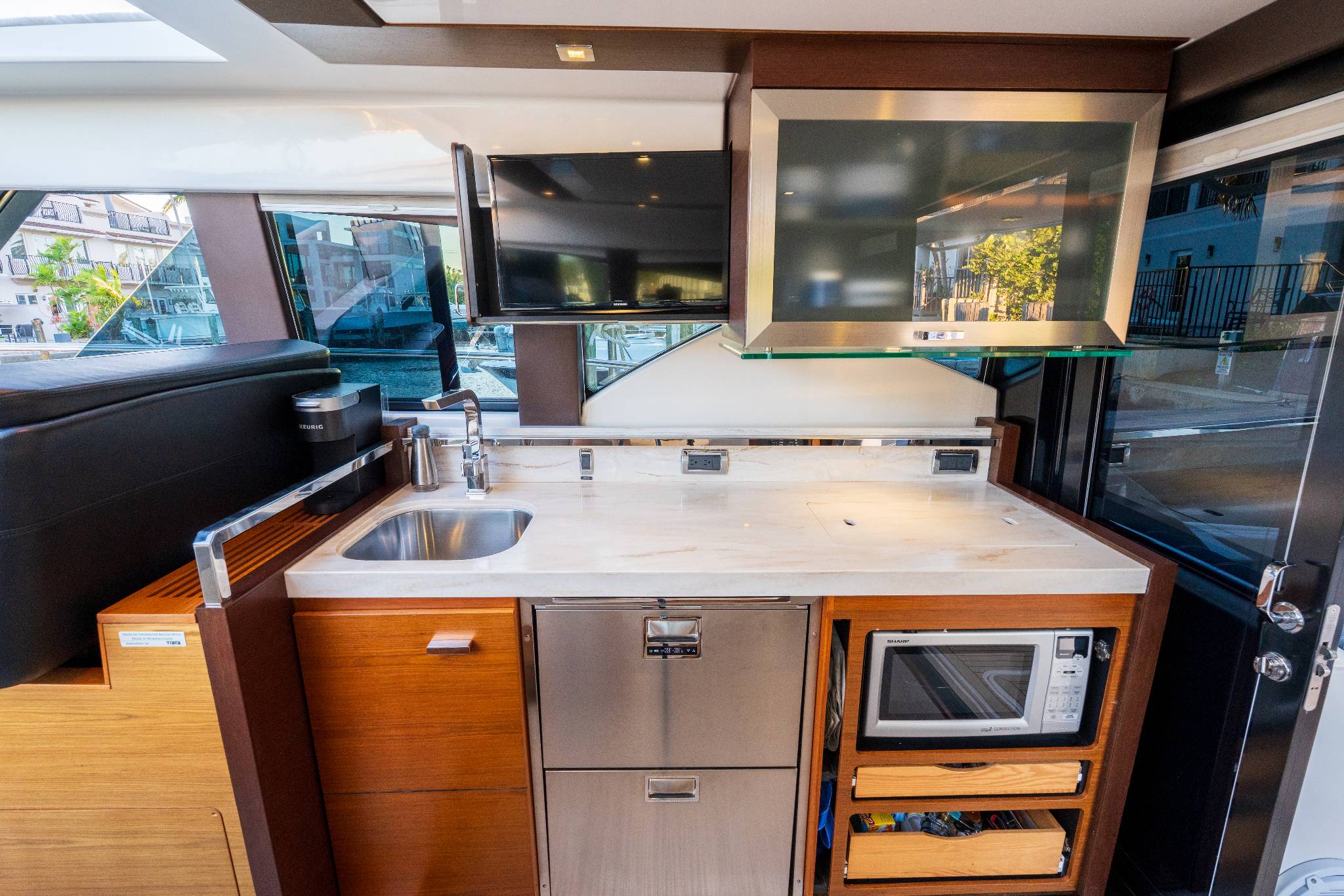 Yacht Photo 16