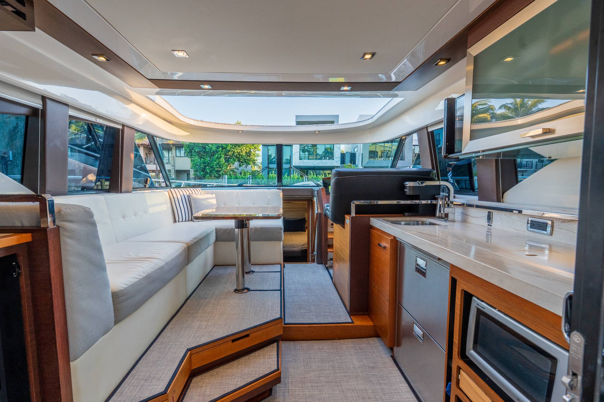 Yacht Photo 17
