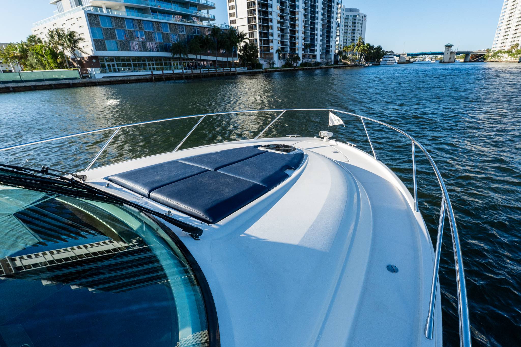 Yacht Photo 18