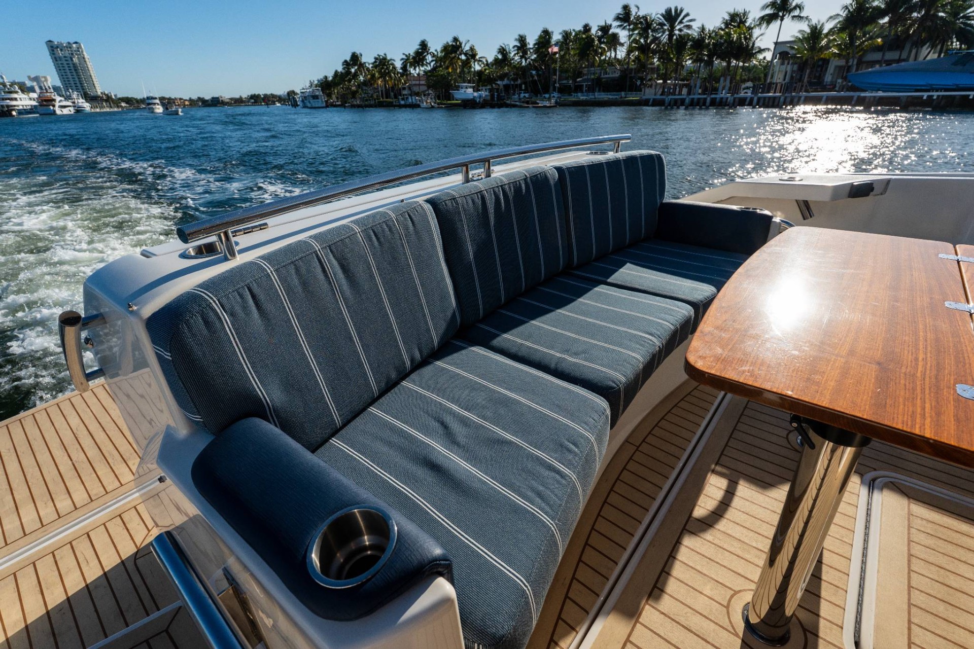 Yacht Photo 20