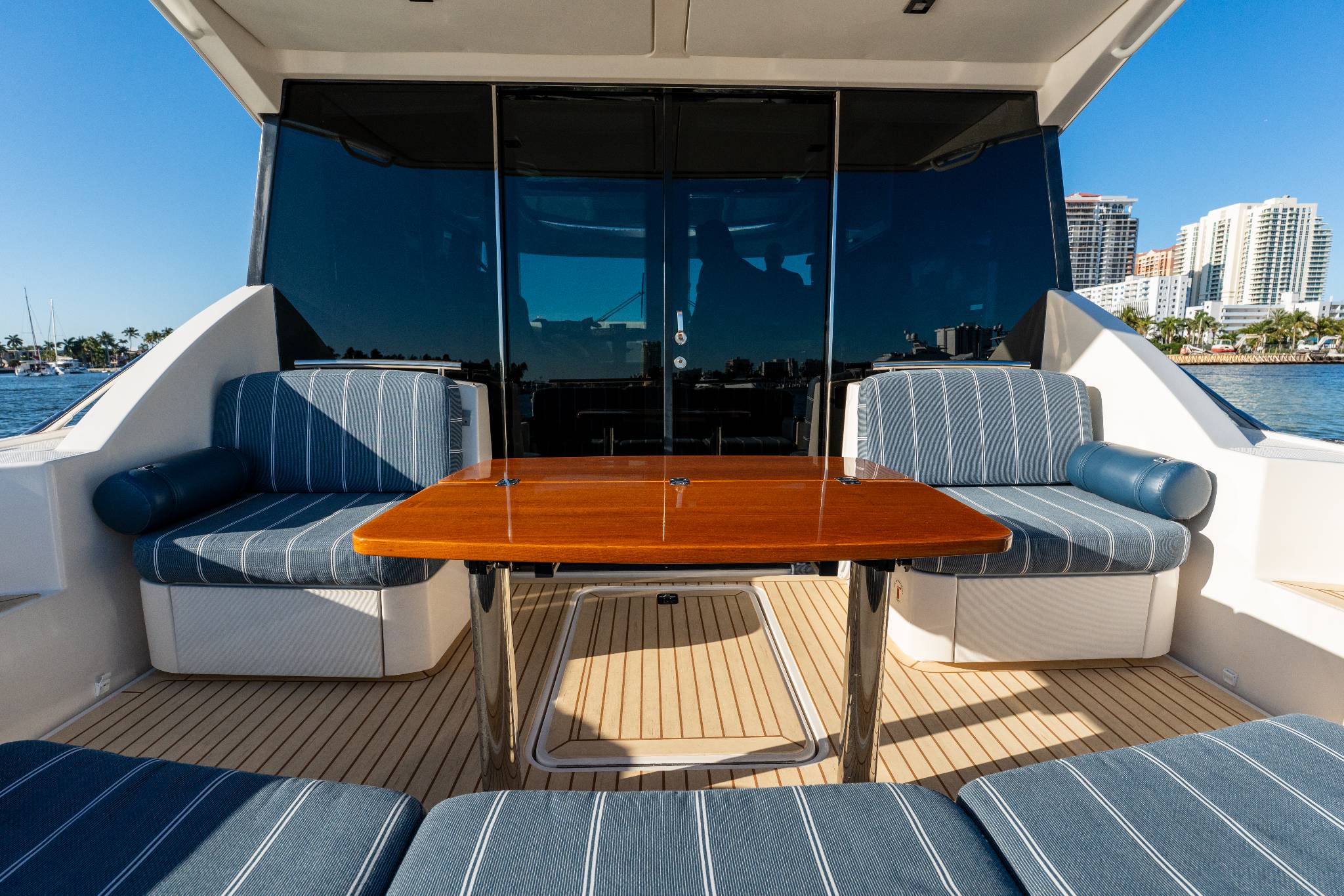 Yacht Photo 21