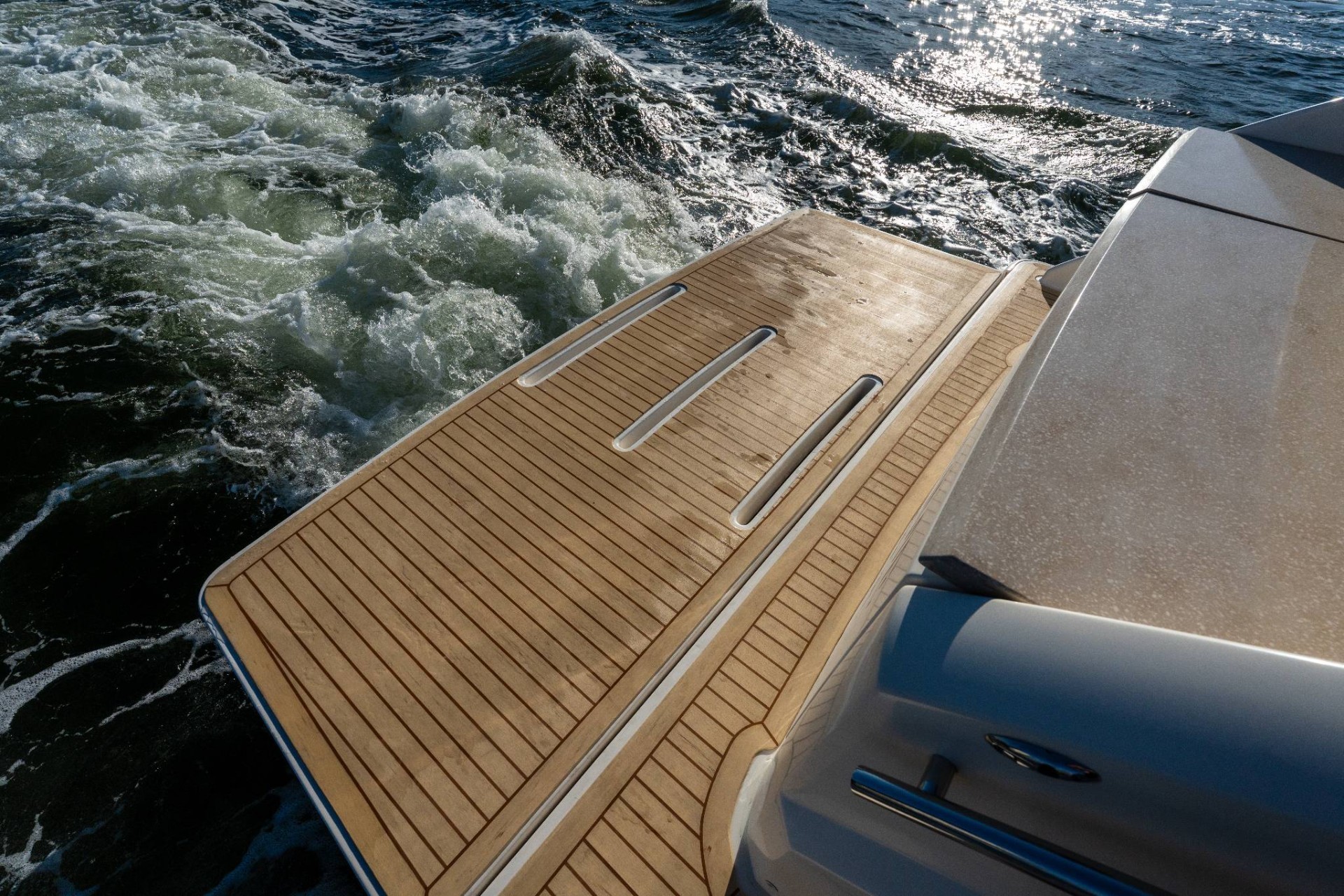 Yacht Photo 23