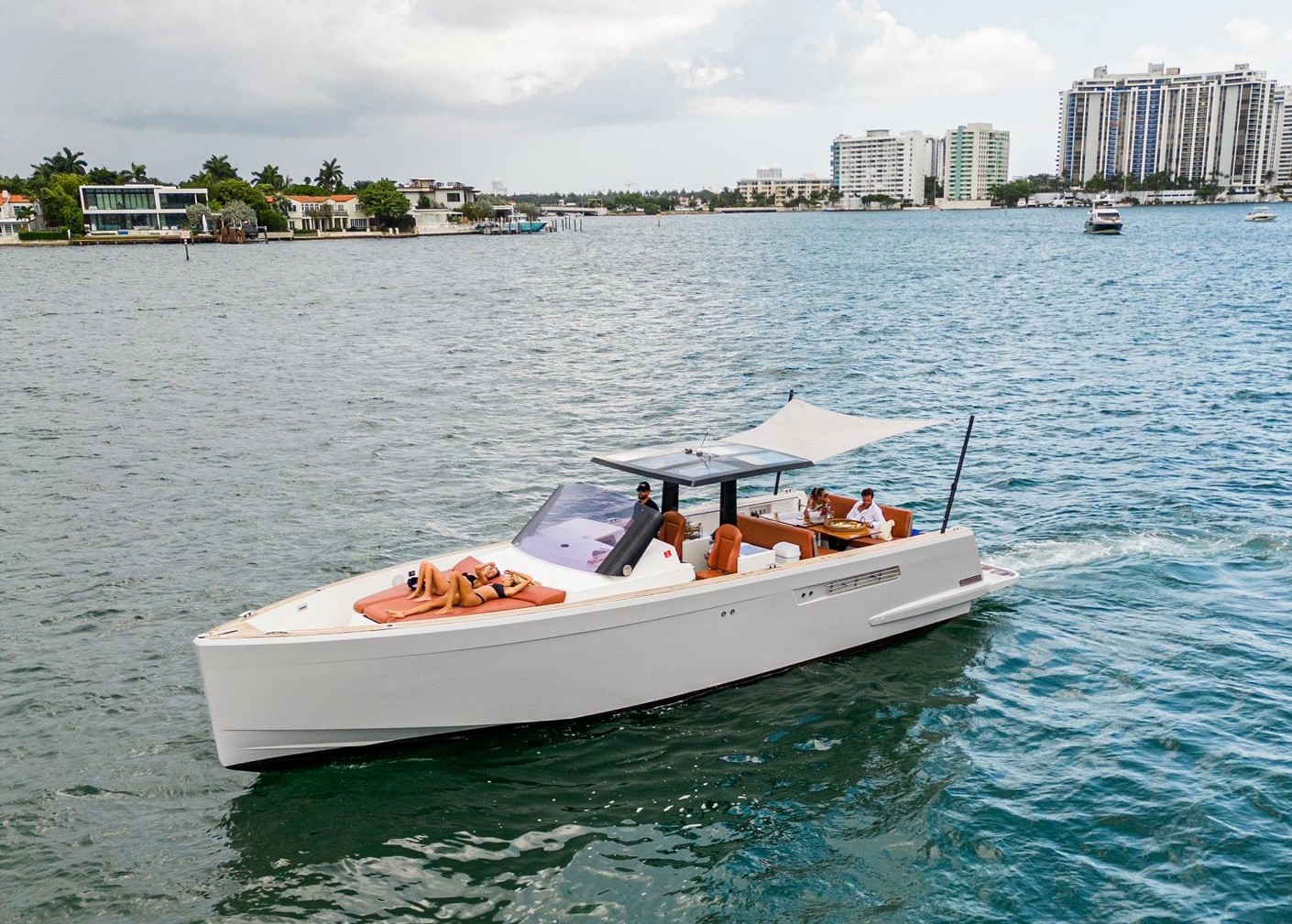 Yacht Photo 10