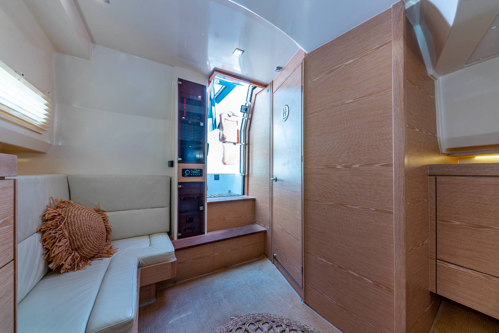 Yacht Photo 13