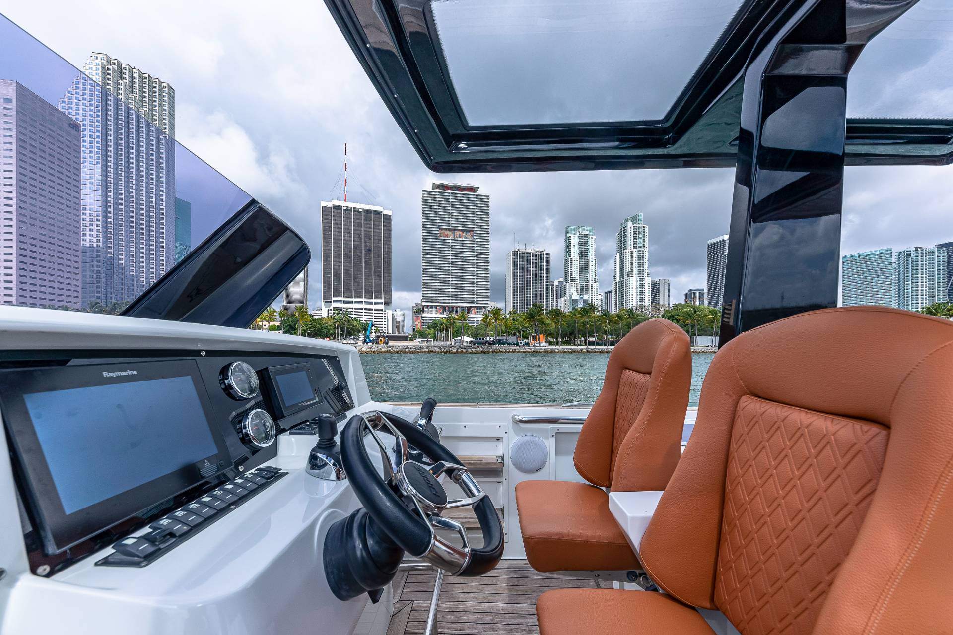 Yacht Photo 14