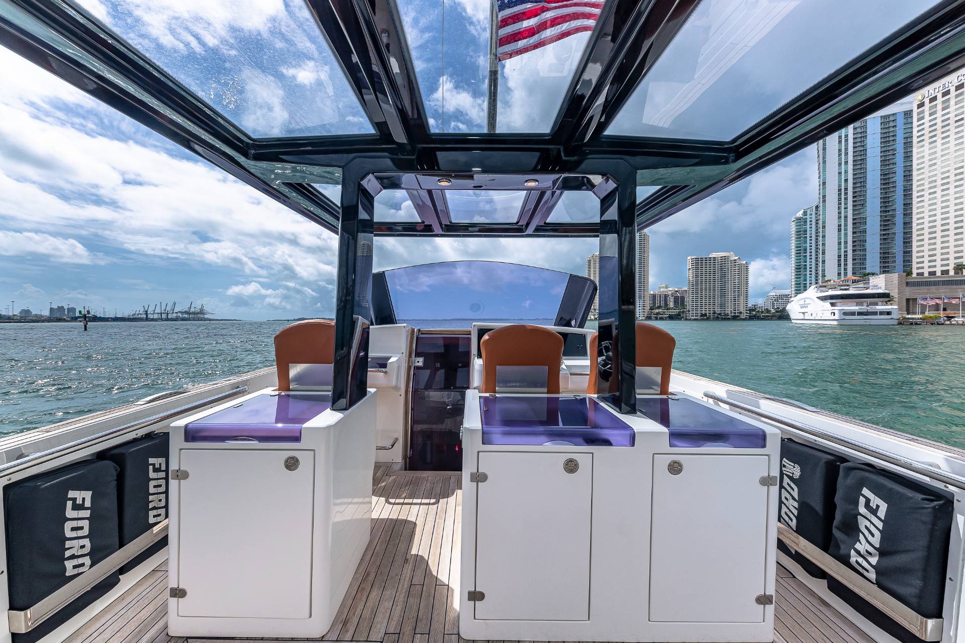 Yacht Photo 15