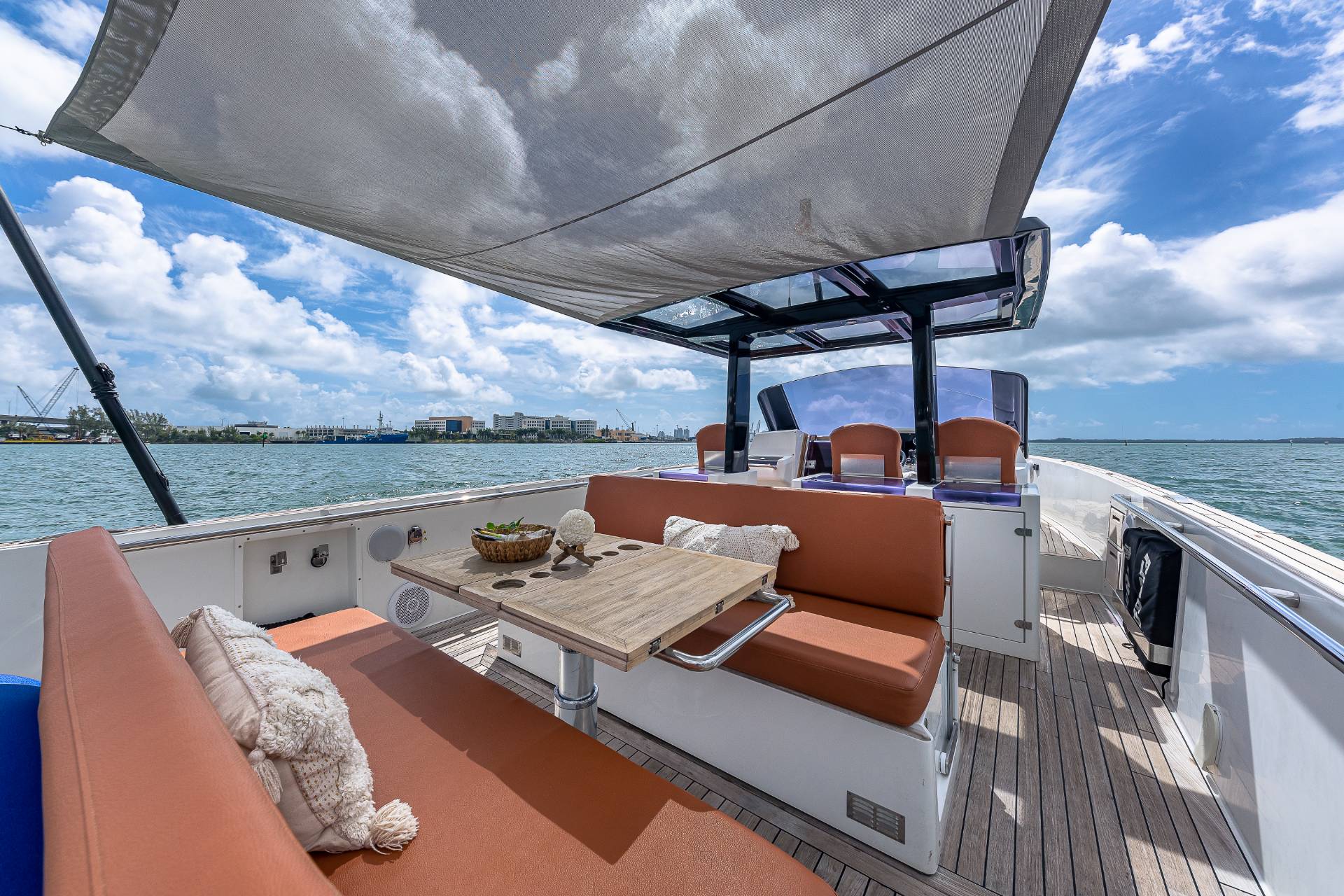 Yacht Photo 16