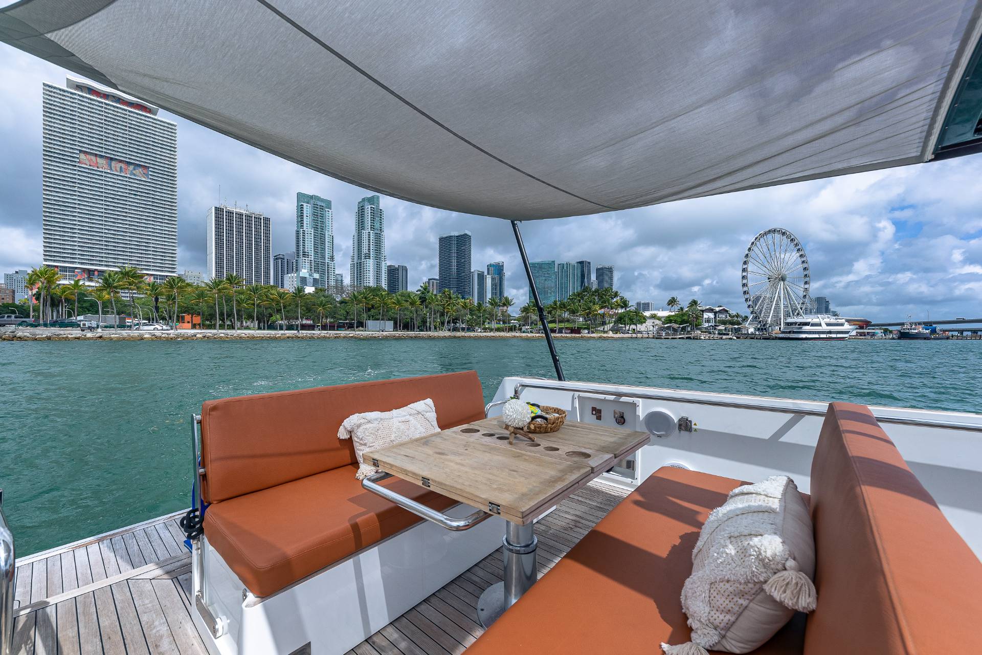 Yacht Photo 18