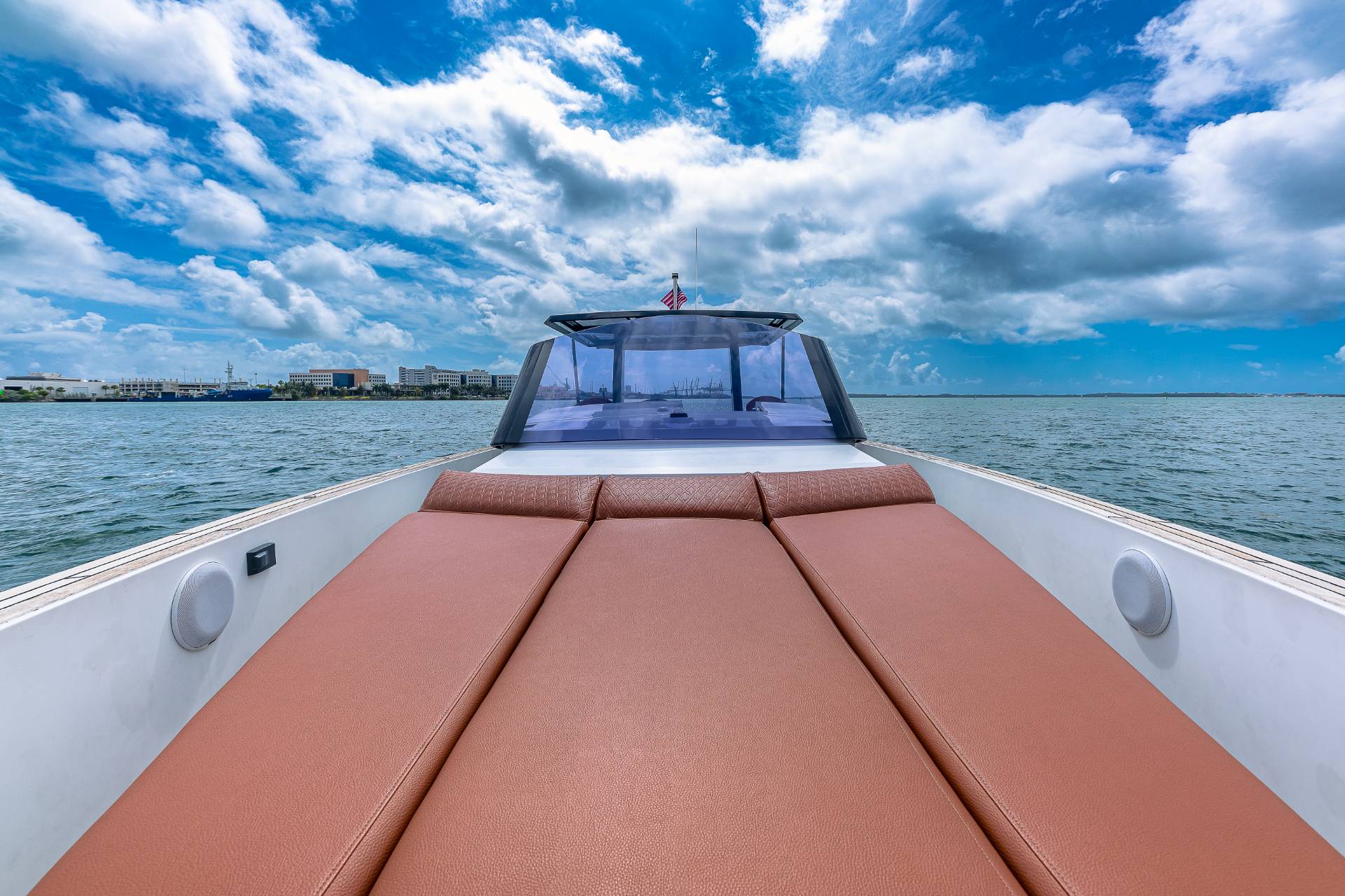 Yacht Photo 20