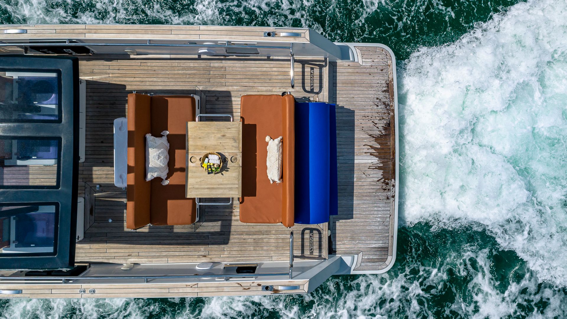 Yacht Photo 21