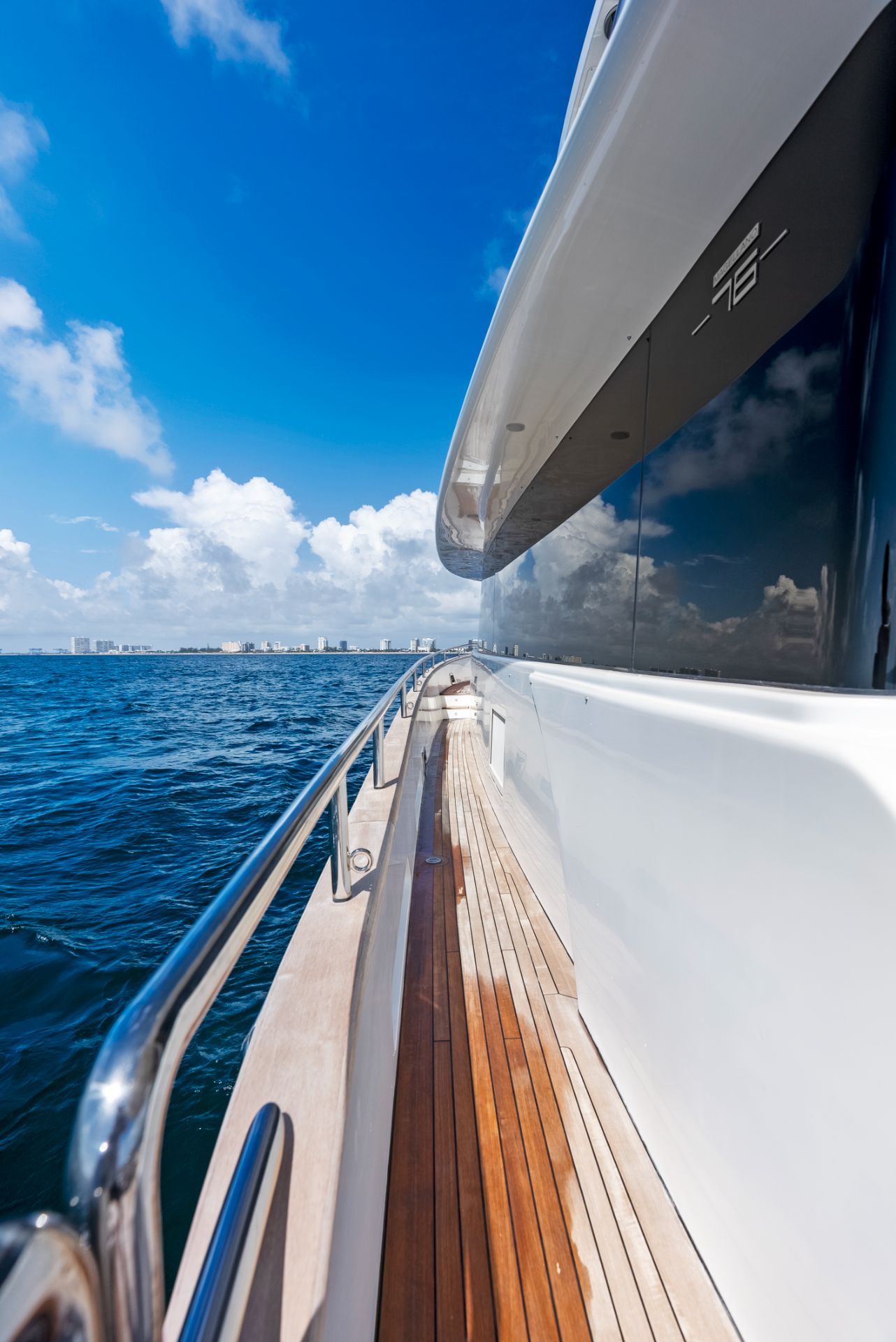 Yacht Photo 6