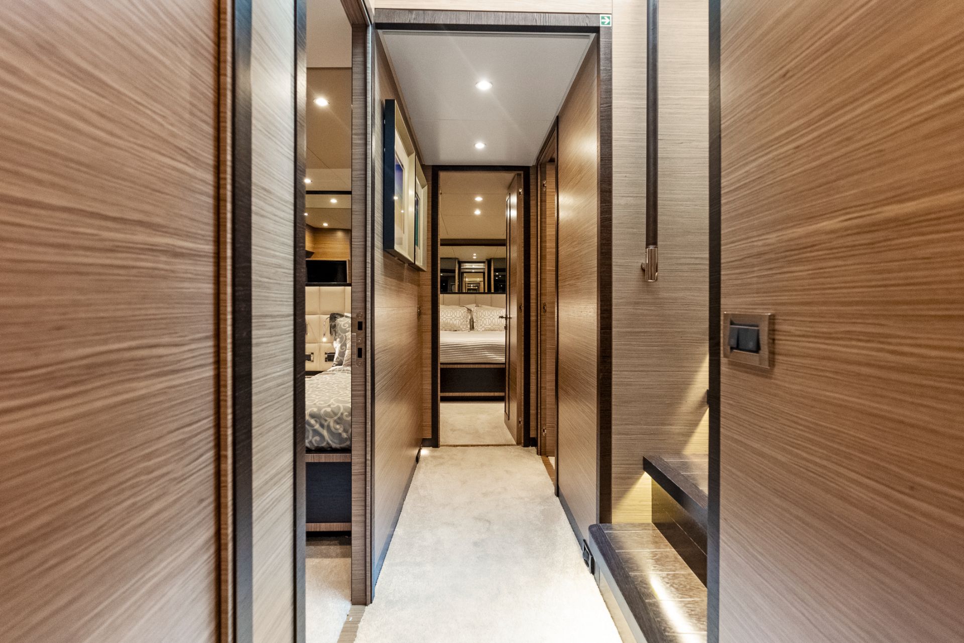 Yacht Photo 22