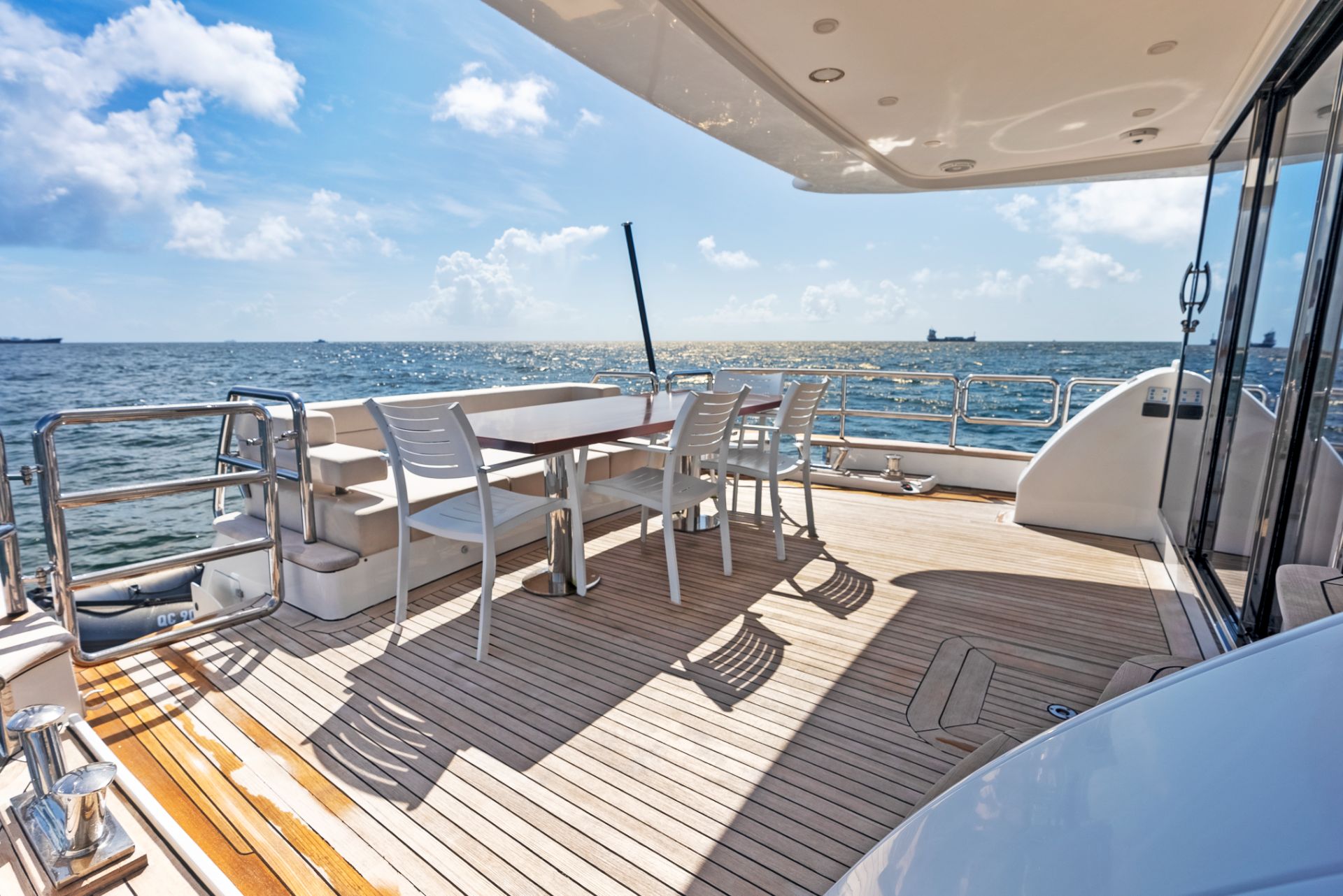 Yacht Photo 34