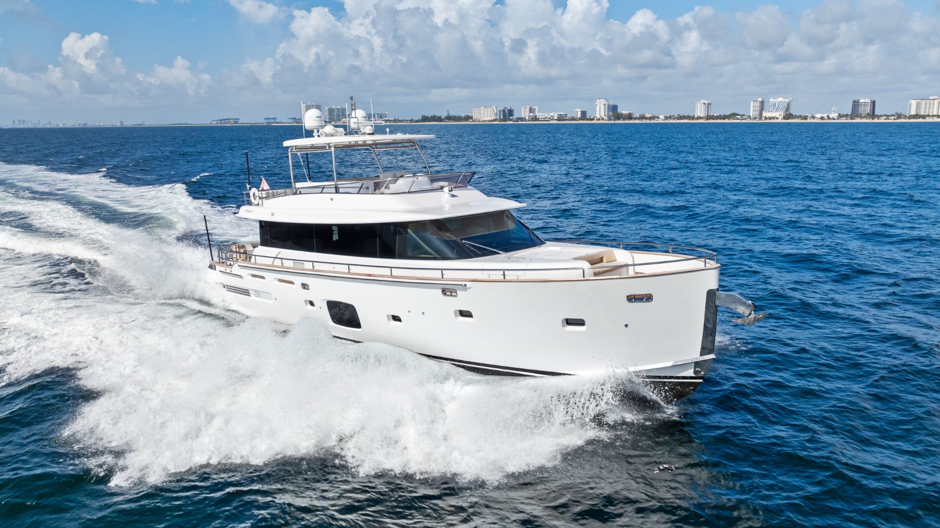 Yacht Photo 35