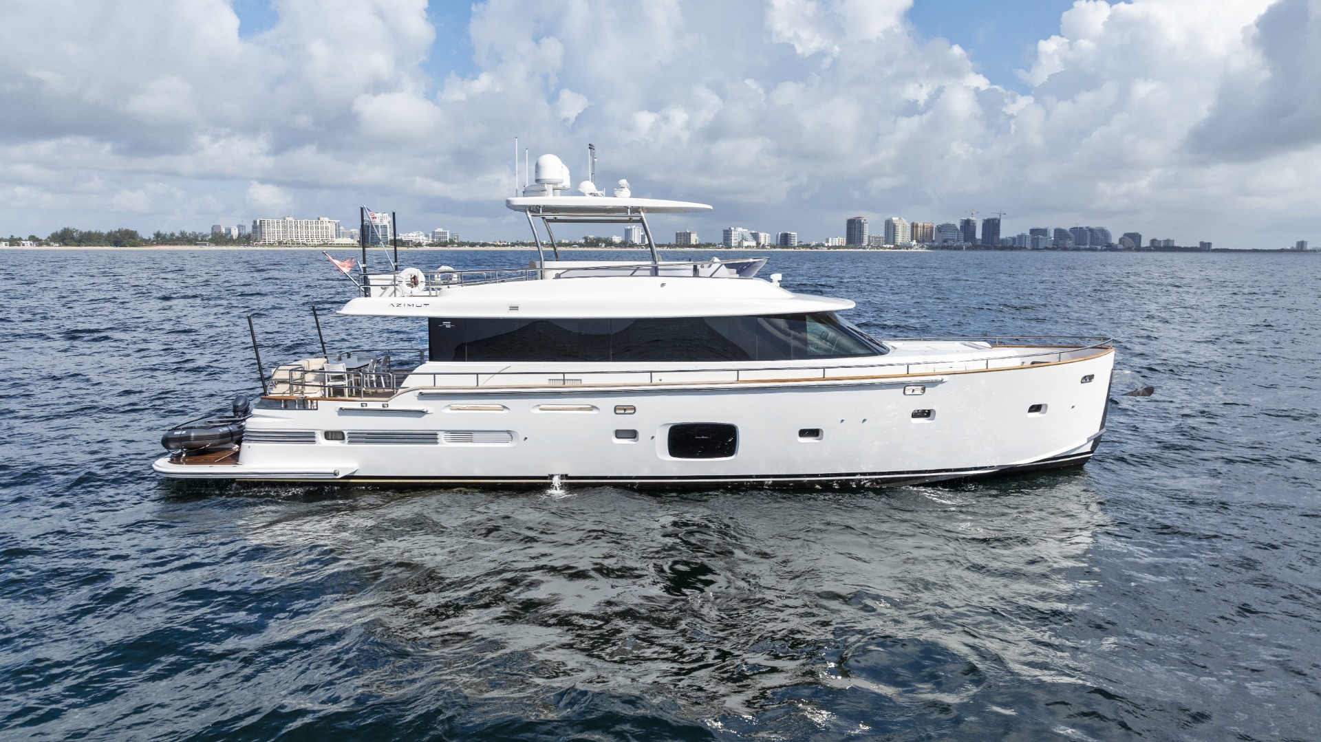 Yacht Photo 47